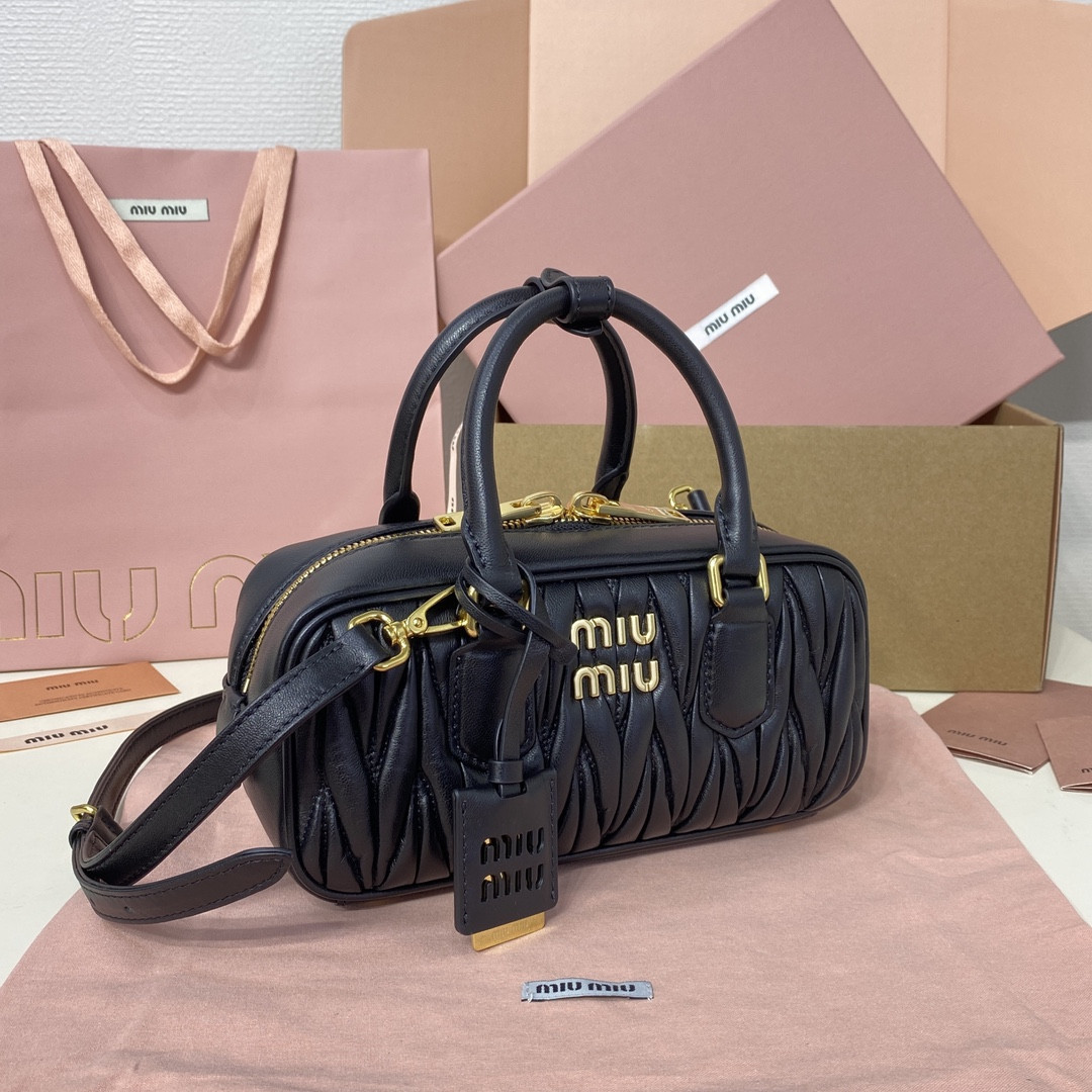 M1v M1v arcadie matelassé nappa leather bag 22x10.5x7.5cm