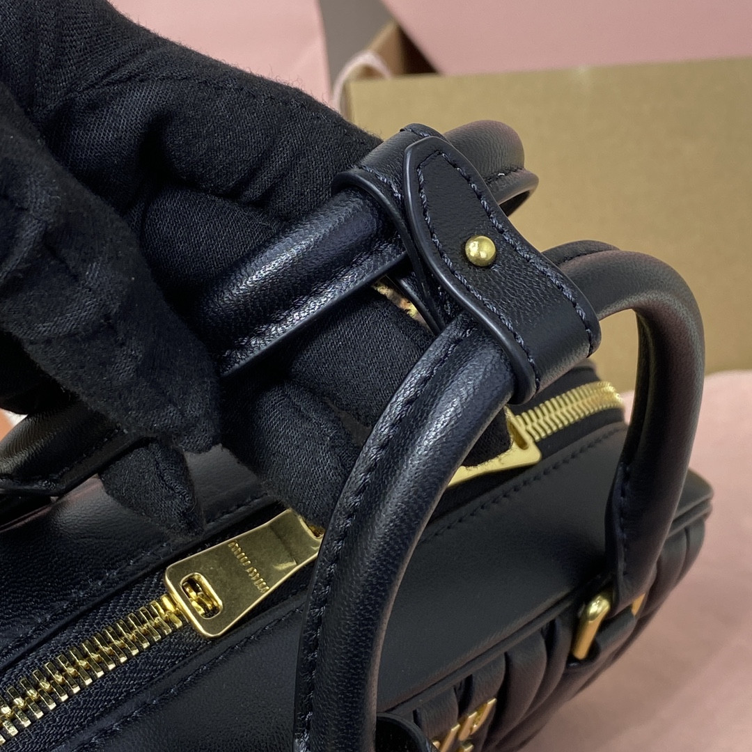 M1v M1v arcadie matelassé nappa leather bag 22x10.5x7.5cm