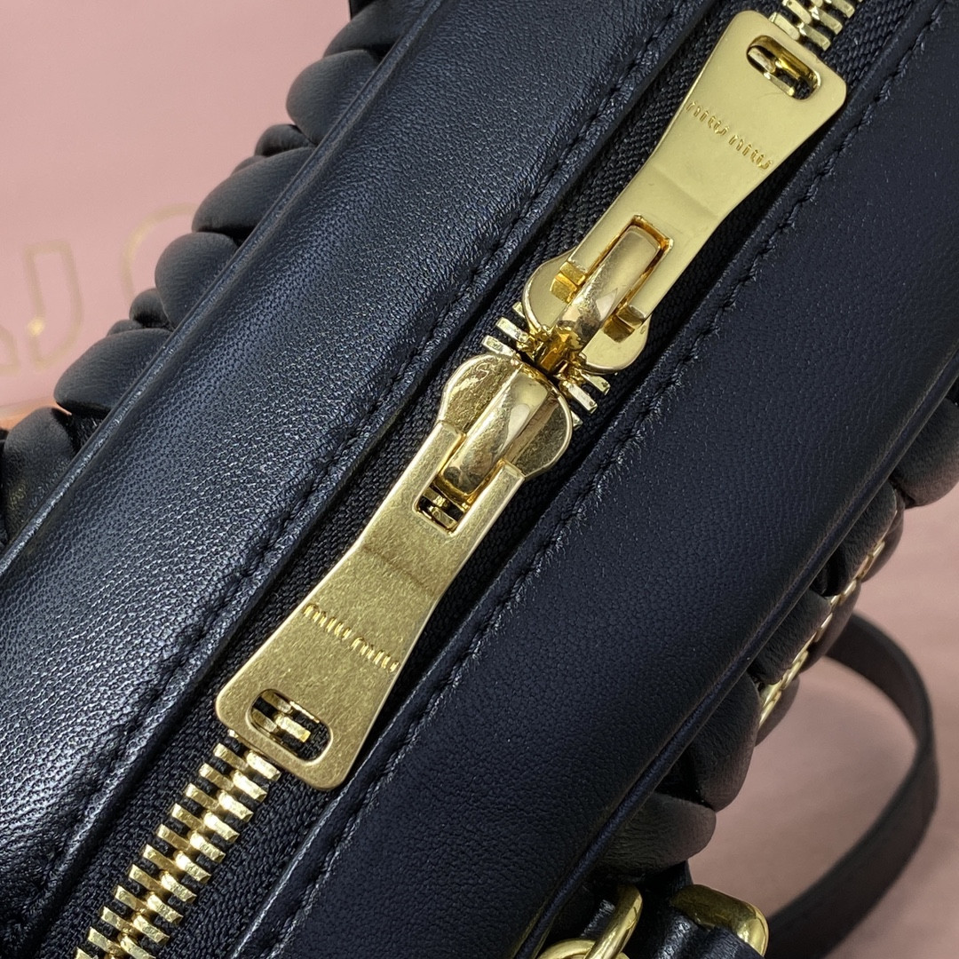 M1v M1v arcadie matelassé nappa leather bag 22x10.5x7.5cm