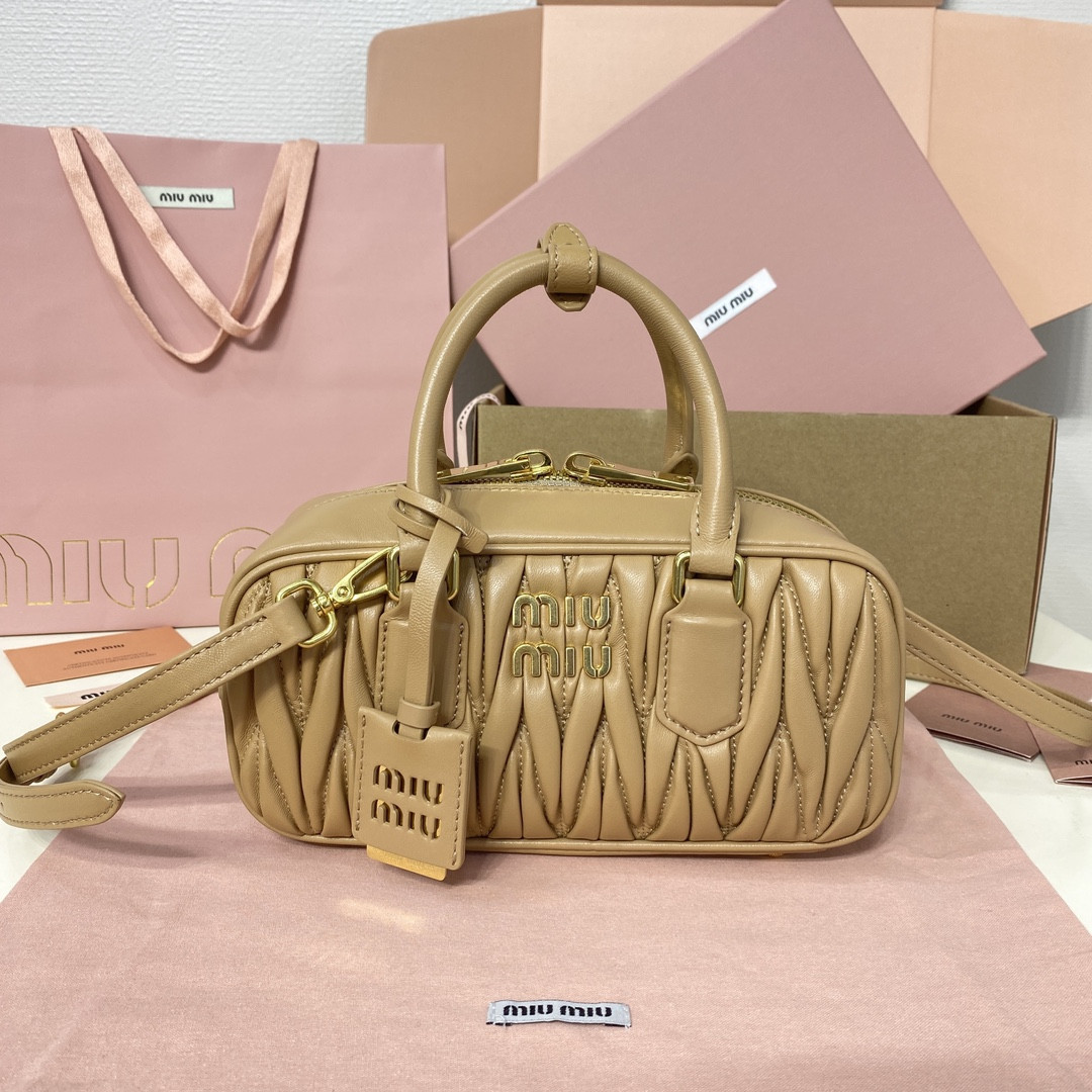 M1v M1v arcadie matelassé nappa leather bag 22x10.5x7.5cm