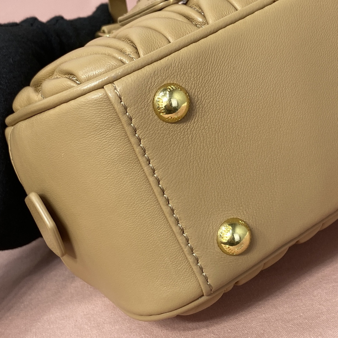 M1v M1v arcadie matelassé nappa leather bag 22x10.5x7.5cm