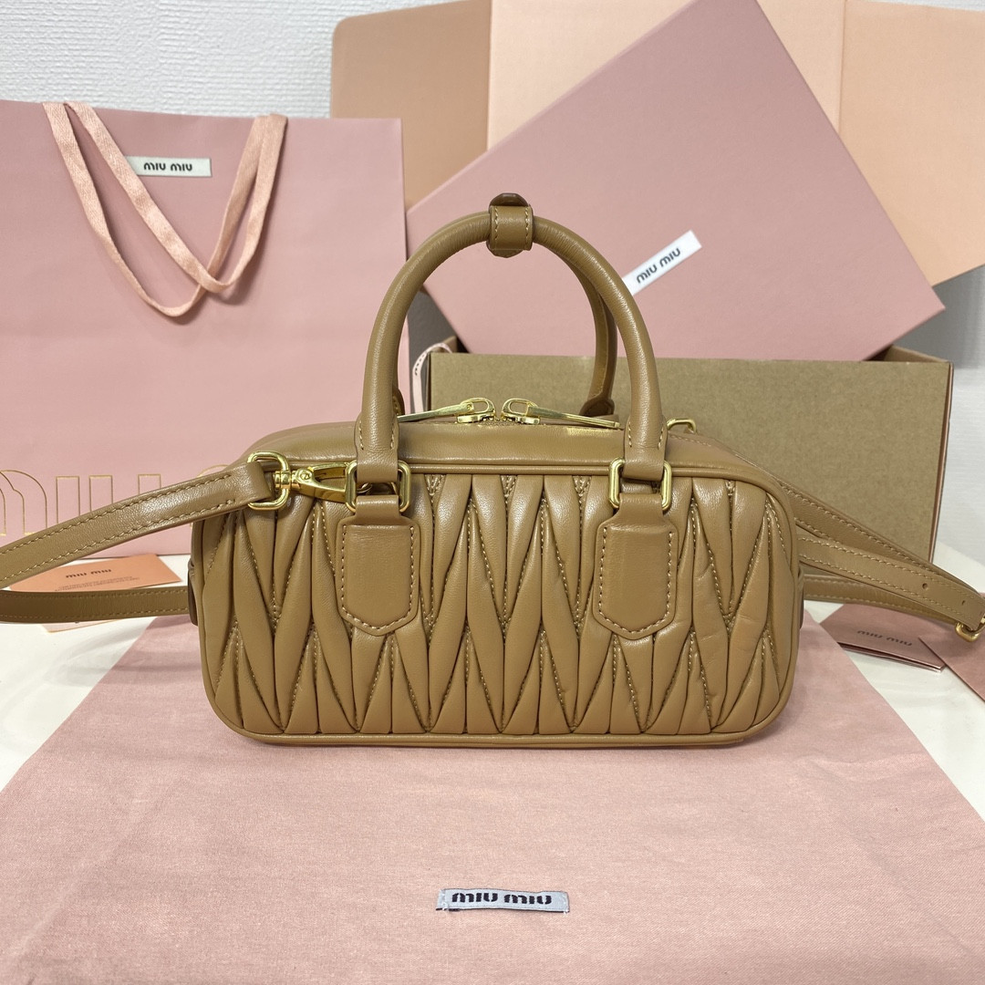 M1v M1v arcadie matelassé nappa leather bag 22x10.5x7.5cm