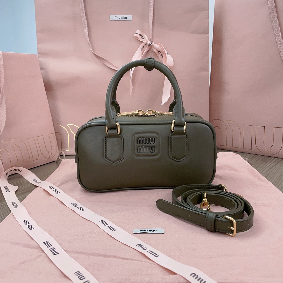 M1v M1v arcadie leather bag 10.5x22x7.5cm