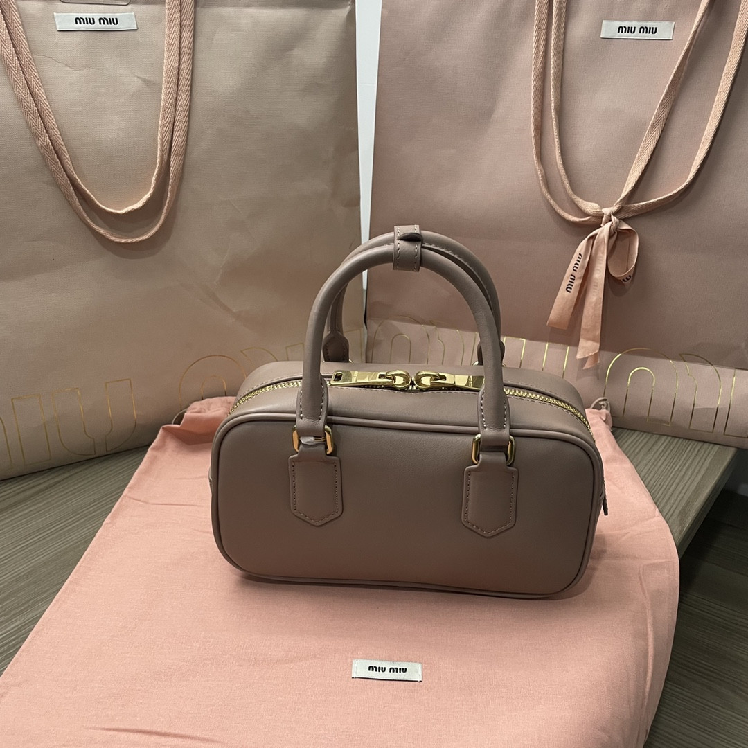 M1v M1v arcadie leather bag 10.5x22x7.5cm
