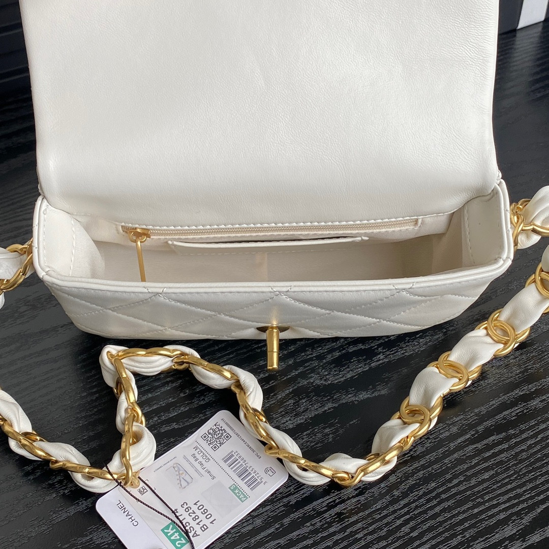 Ch**el FALL-WINTER 2024-25 SMALL FLAP BAG 13x21x7cm