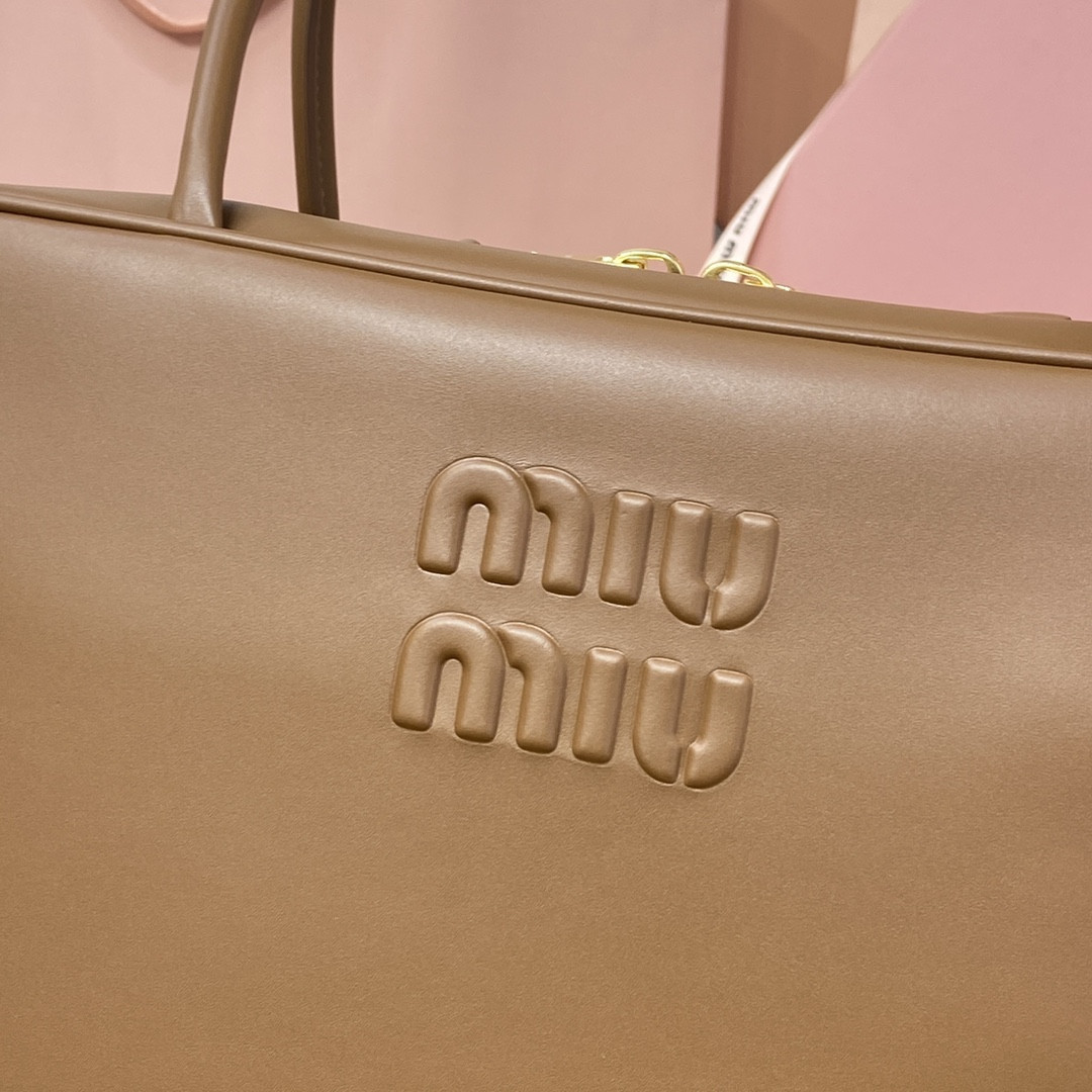 M1v M1v leather beau bag 23x34x10cm