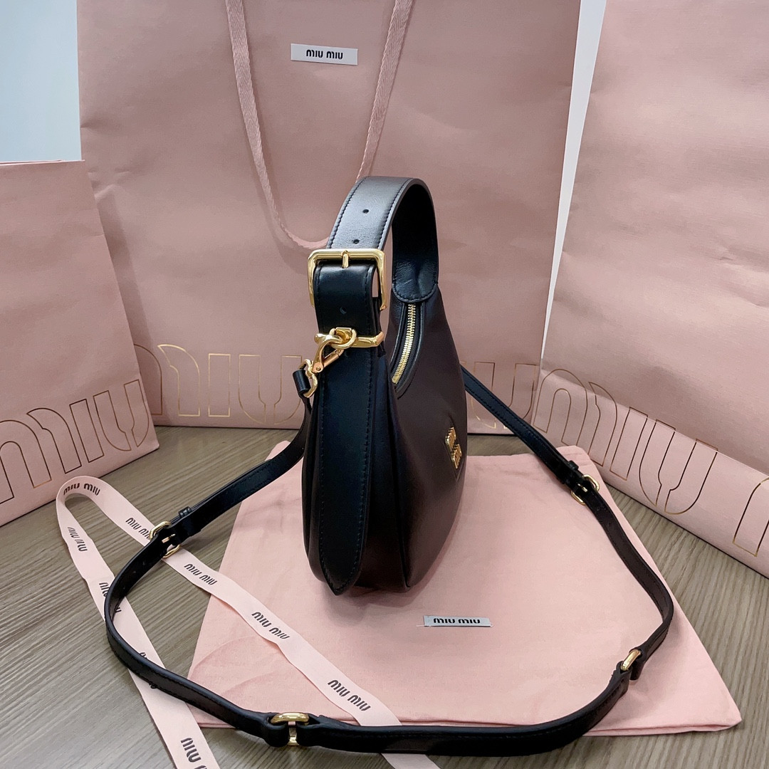 M1v M1v hobo bag 20x17x6cm