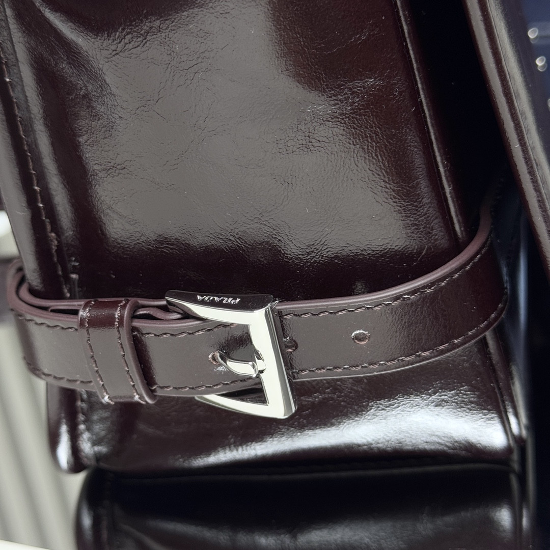 Pra*a Leather shoulder bag 30x20x11cm