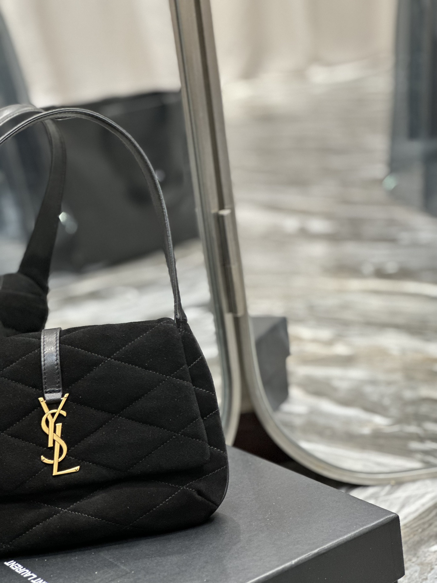 Y51 LE 57 HOBO BAG 24×18×5.5cm