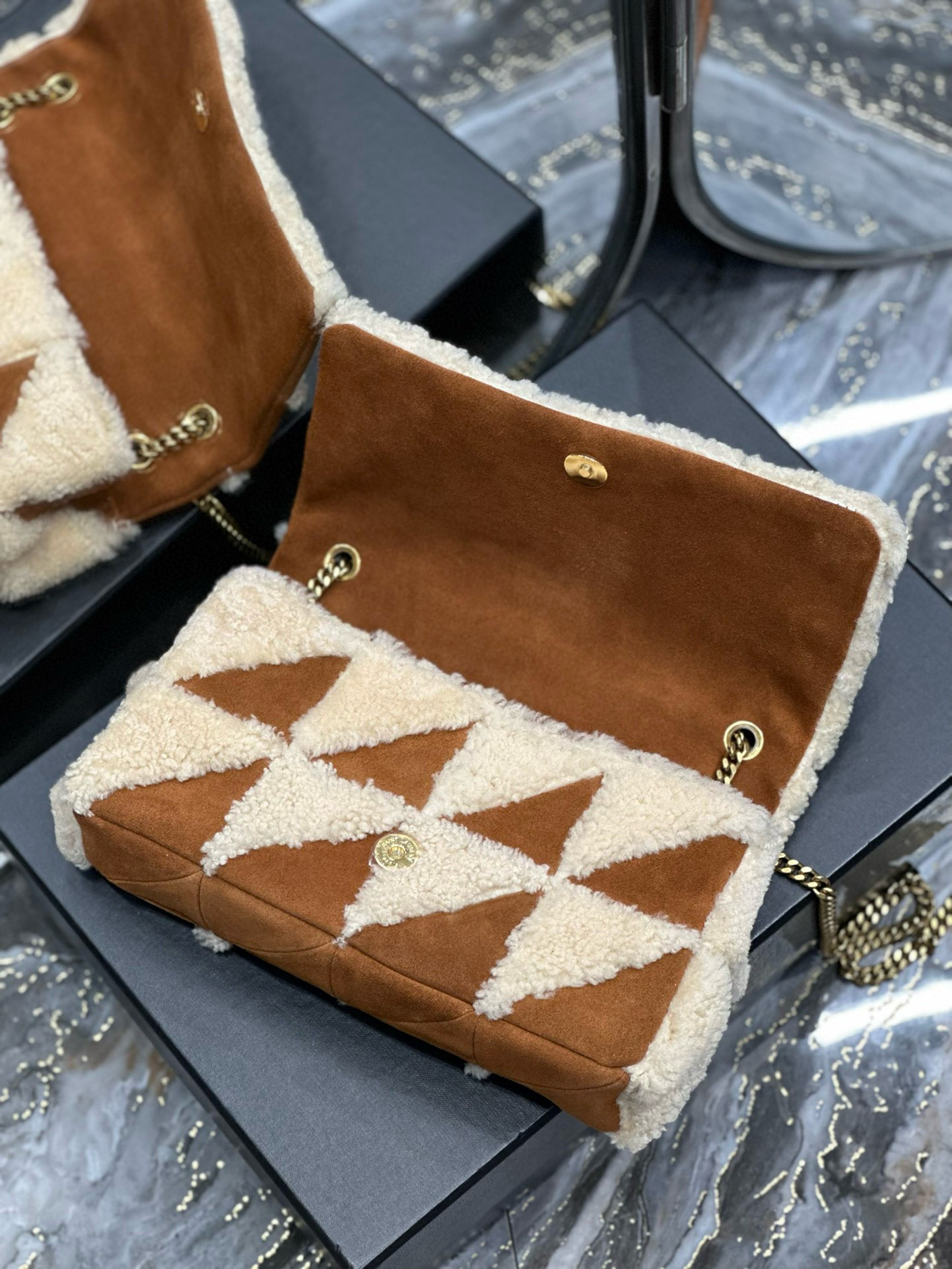 Y51 Jamie Medium in Suede and Shearling 25×15×7.5cm
