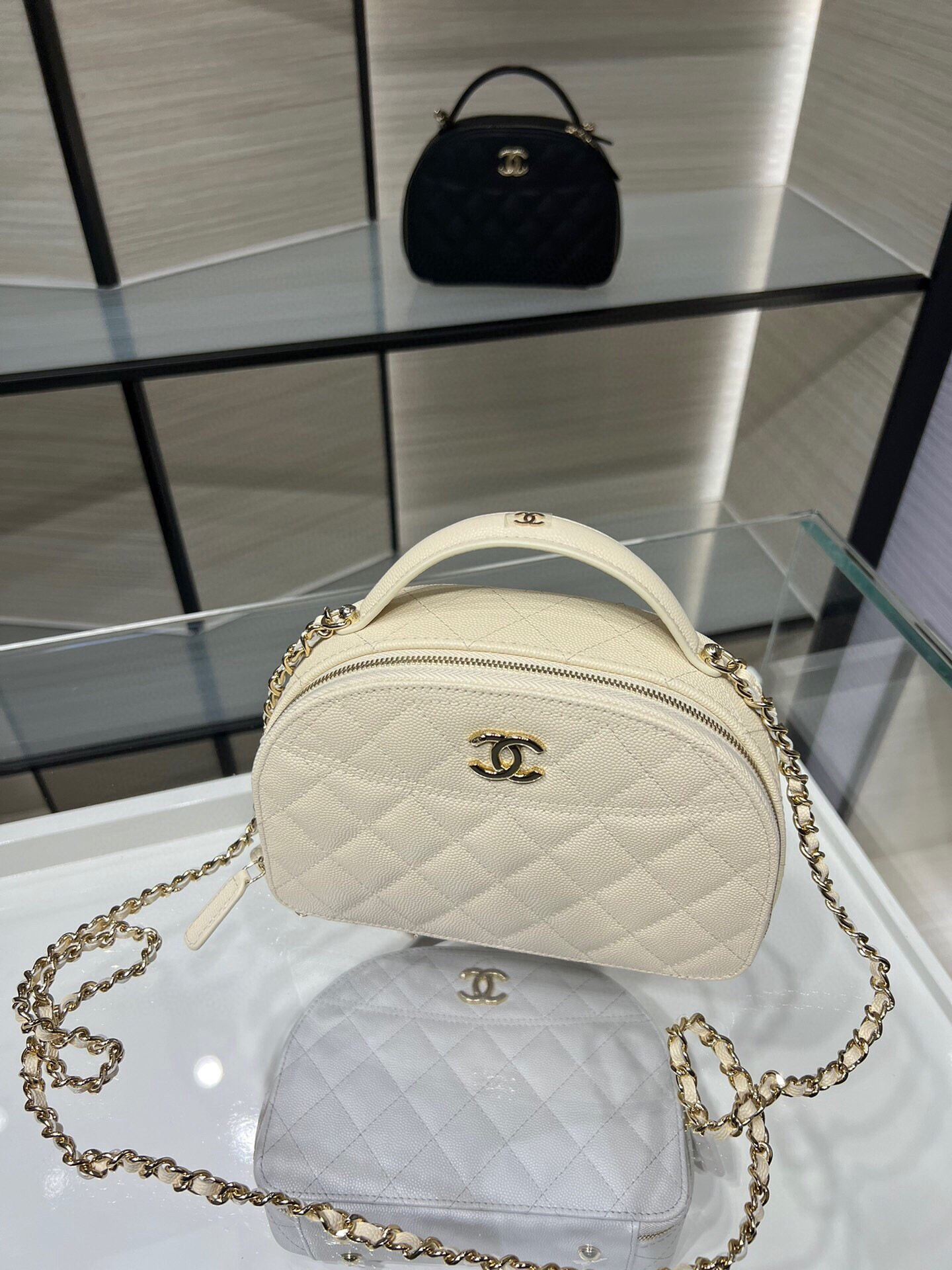 Ch**el 25C Chain shell bag 18X16X6cm