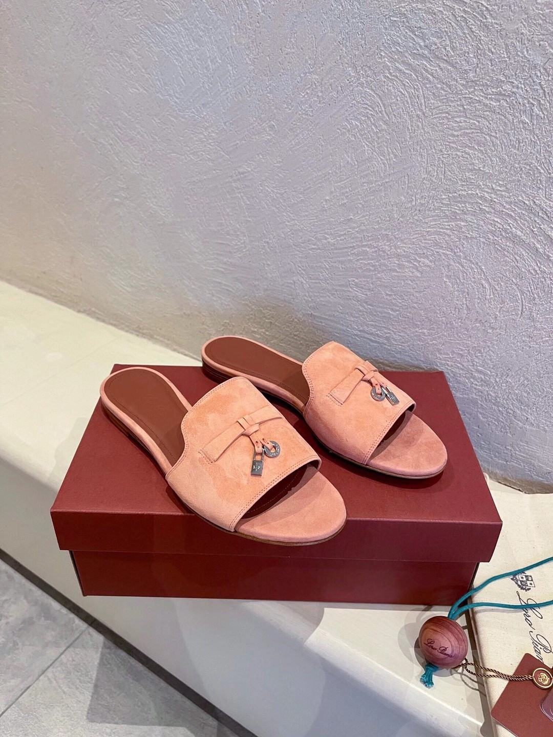 UA L0r0 P1ana Summer Charms Sandal