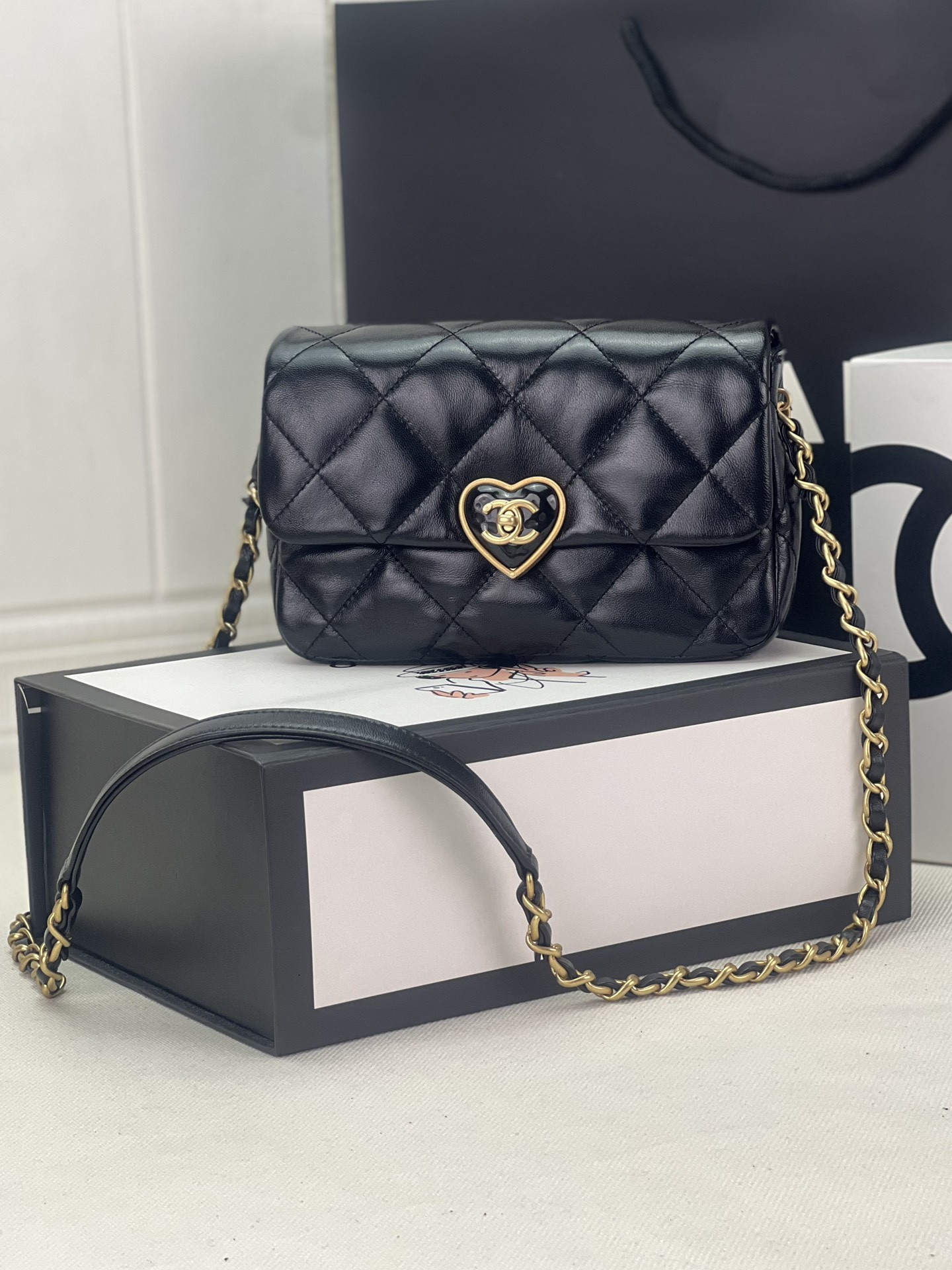 Ch**el FLAP HANDBAG CF 21x14x6cm