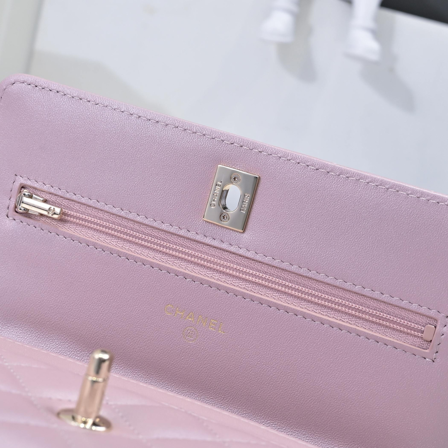 Ch**el SPRING-SUMMER 2025 PRE COLLECTION WALLET ON AP4537 19.5 × 13 × 3.5cm