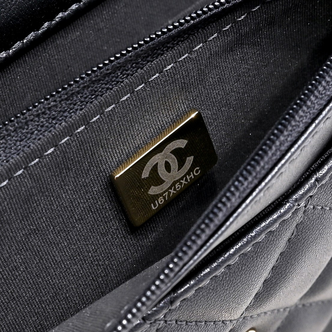 Ch**el SPRING-SUMMER 2025 PRE COLLECTION WALLET ON  BLACK AP4537 19.5 × 13 × 3.5 cm