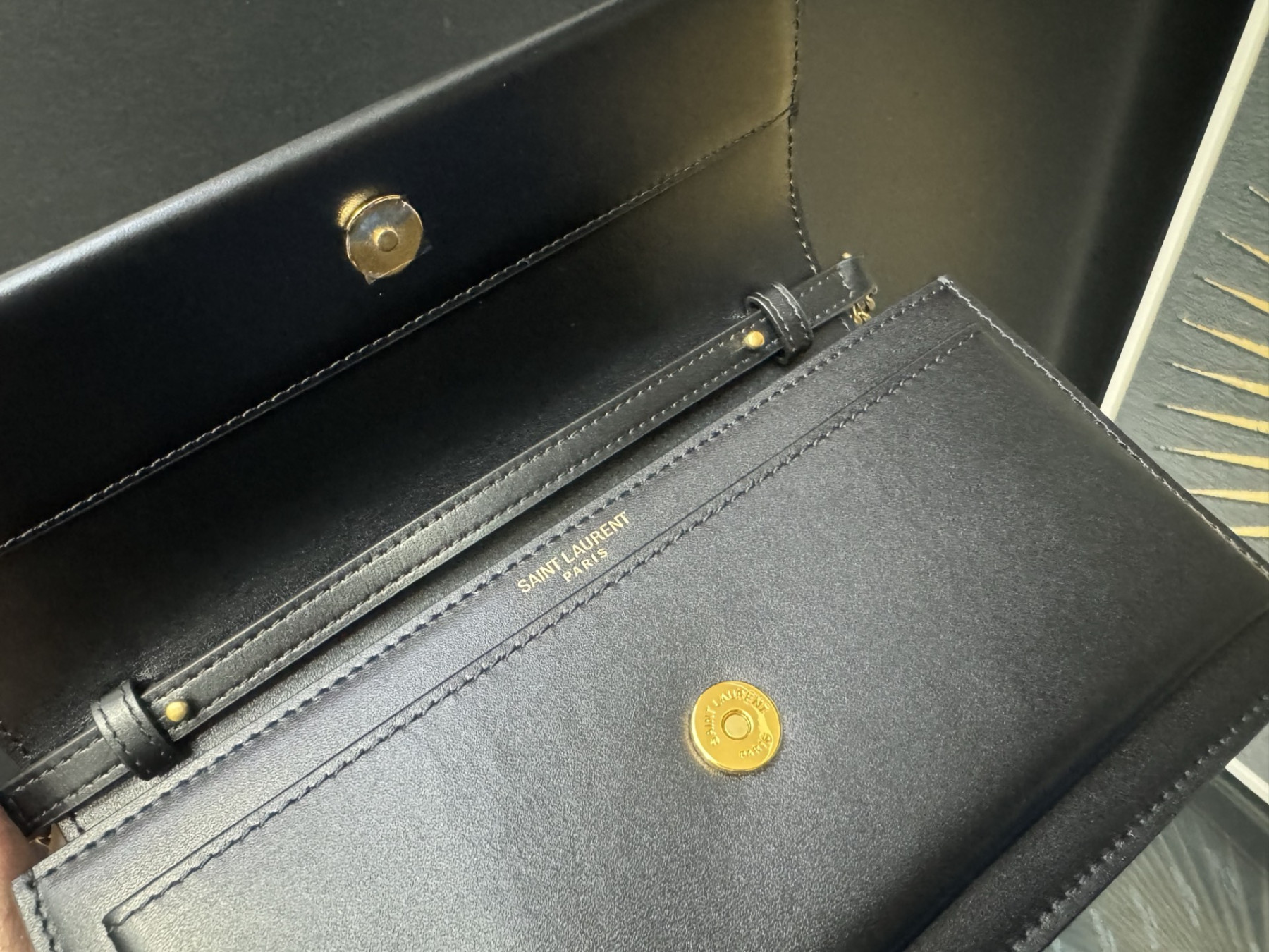 Y51 Sumset Clutch (Box) 810997 22x12x2cm