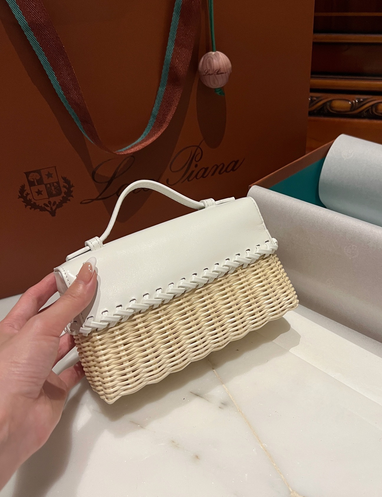 L0r0 P1ana Extra Pocket L19 Wicker Bag 19 x 11.5 x 7cm