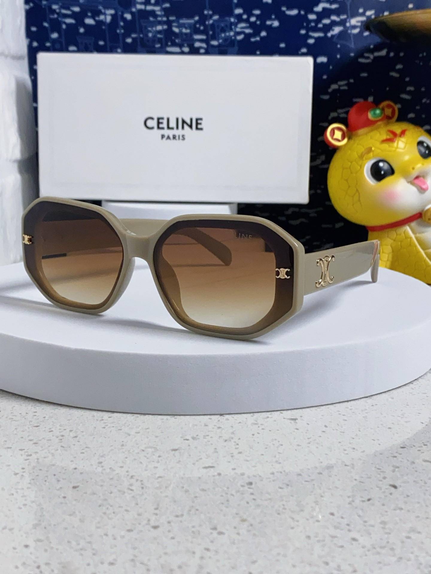 Ce1i*e Glasses