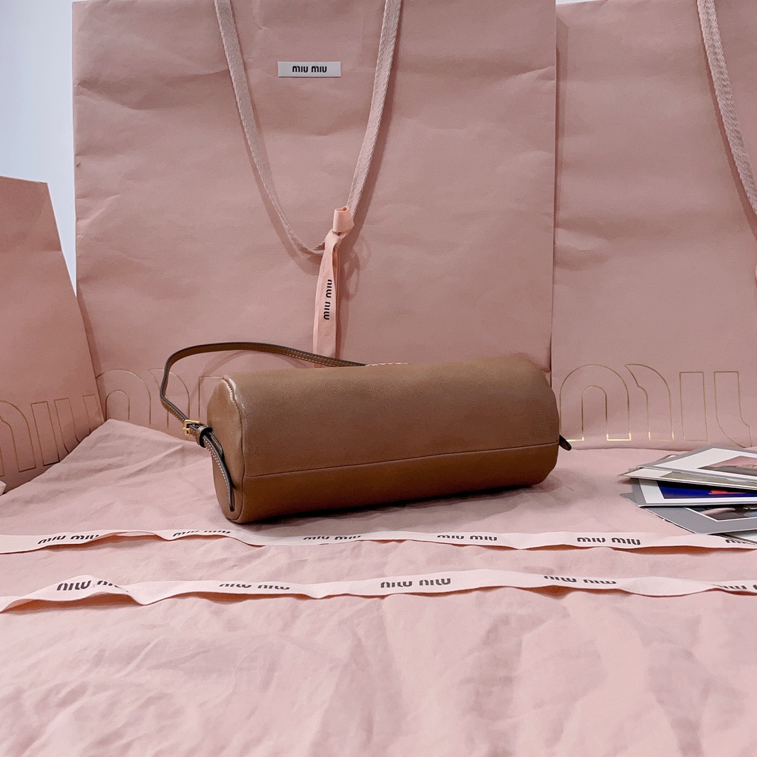 M1v M1v nappa leather pouch 22x9x9cm