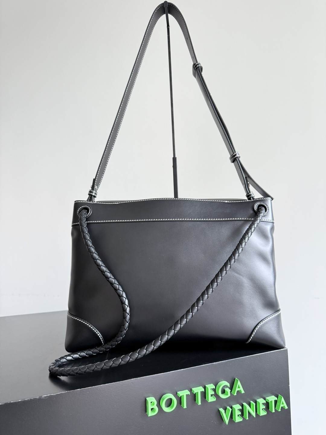 B0tt*ga Ven*ta Medium Andiamo Messenger 37x26x13cm