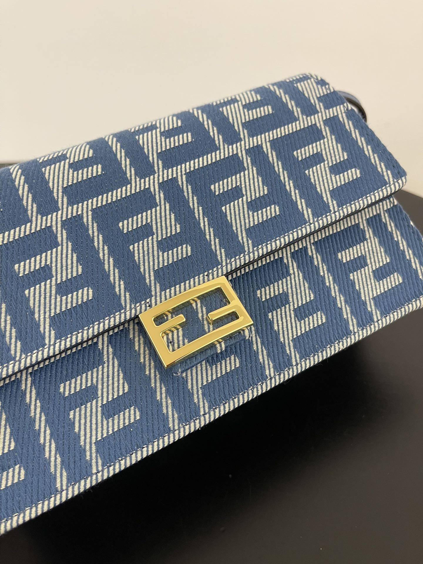 f**di baguette blue De*1m effect ff jacquard bag 15x6x27 cm