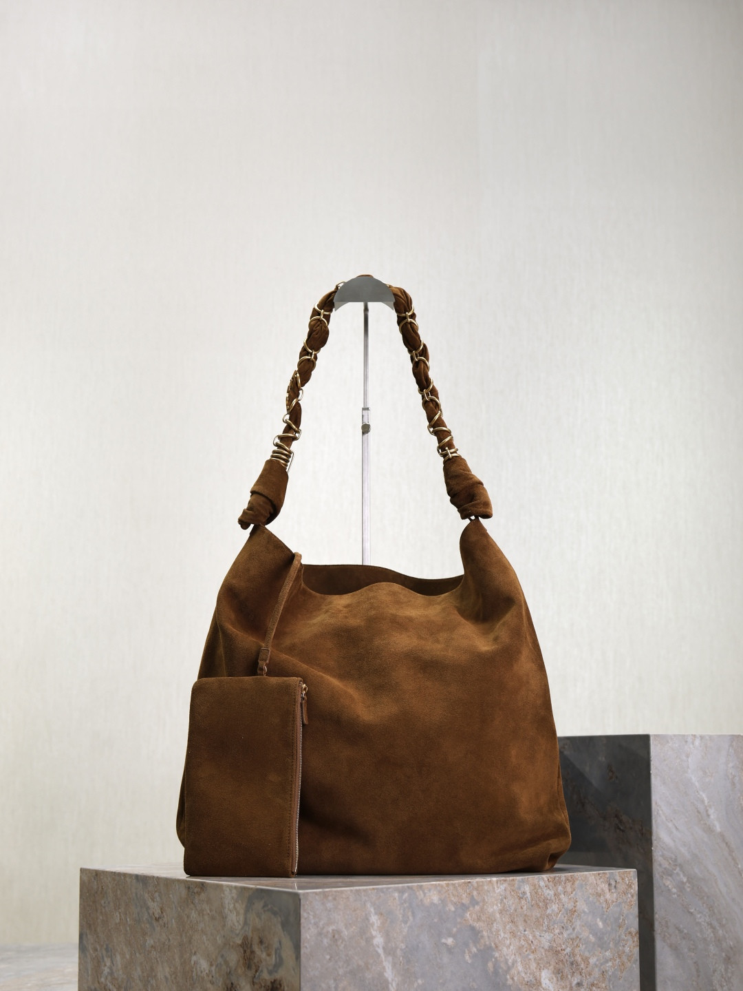 Y51 Amalia (suede) 42x50x1cm