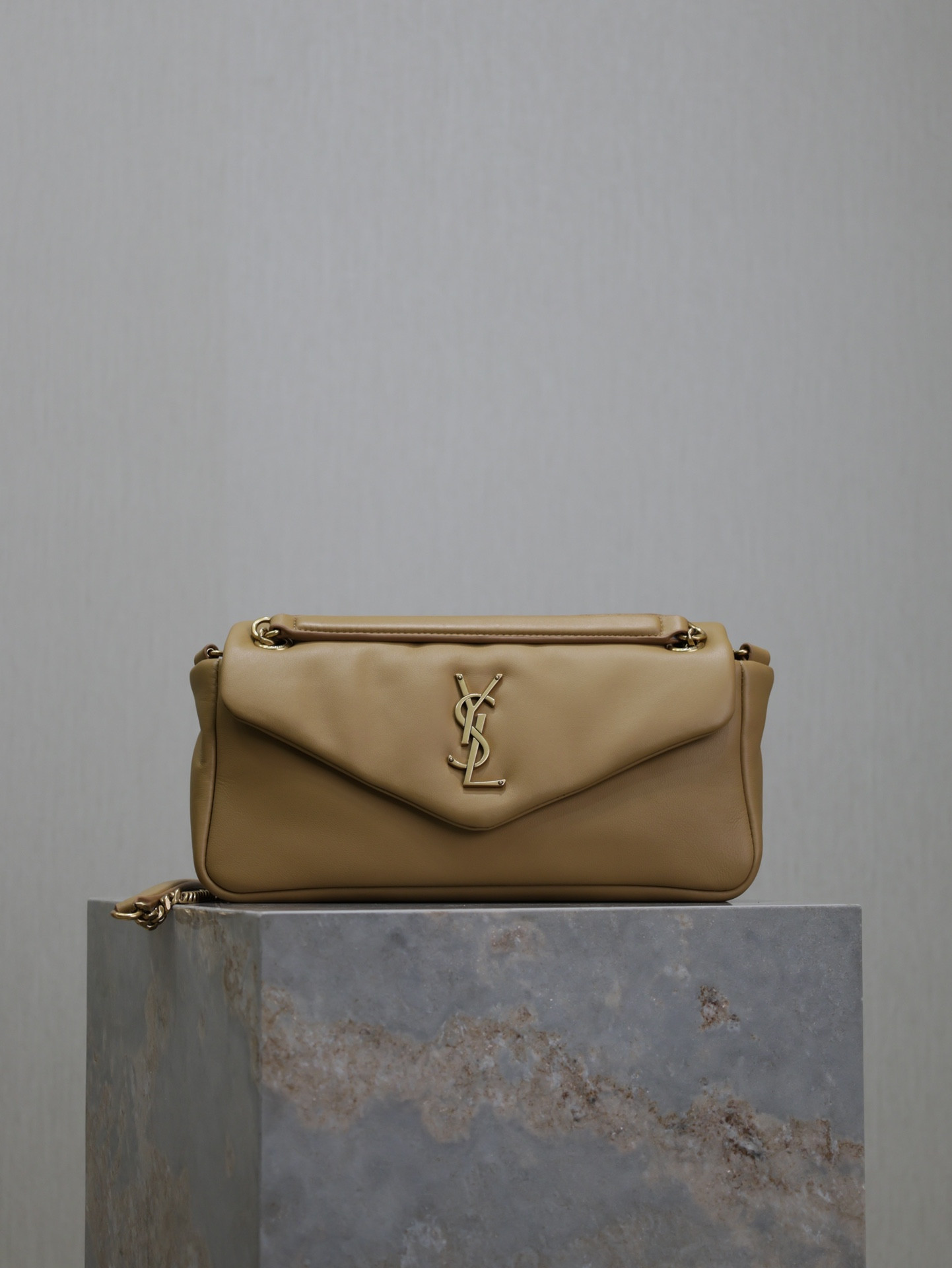 Y51 CALYPSO small in plunged lambskin 26x14x7cm