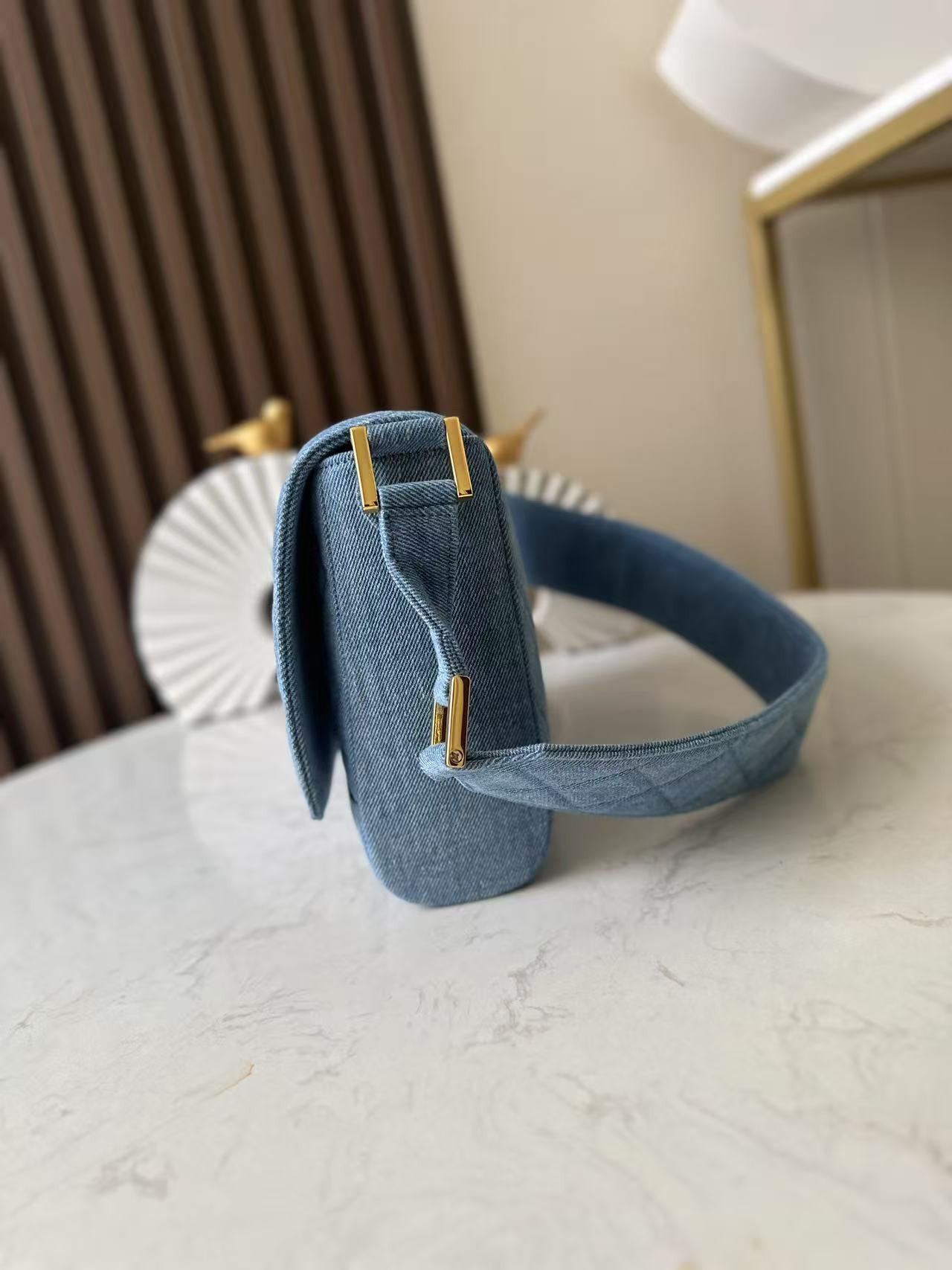 ch**el vintage De*1m shoulder bag 25.5x20x7cm