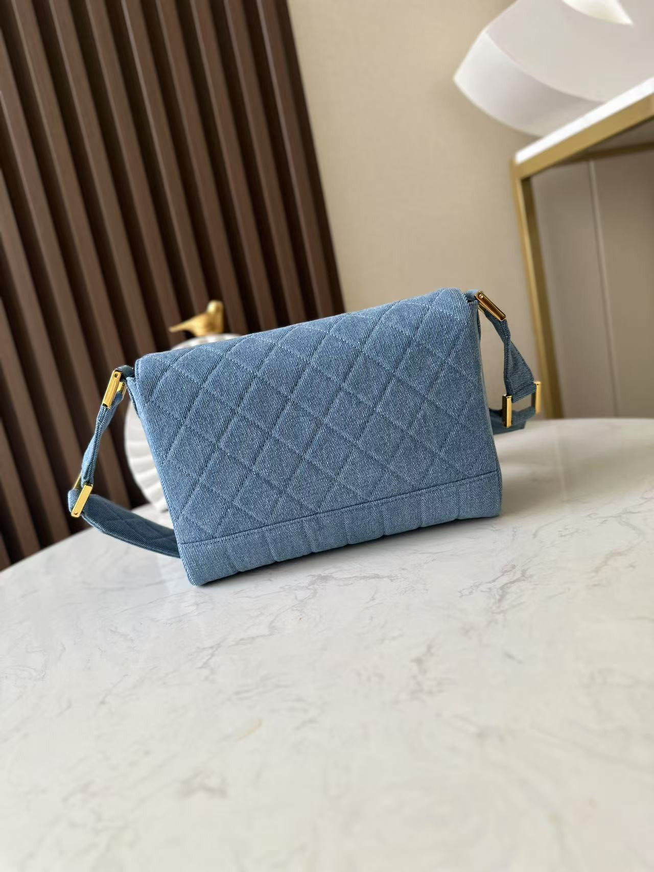 ch**el vintage De*1m shoulder bag 25.5x20x7cm