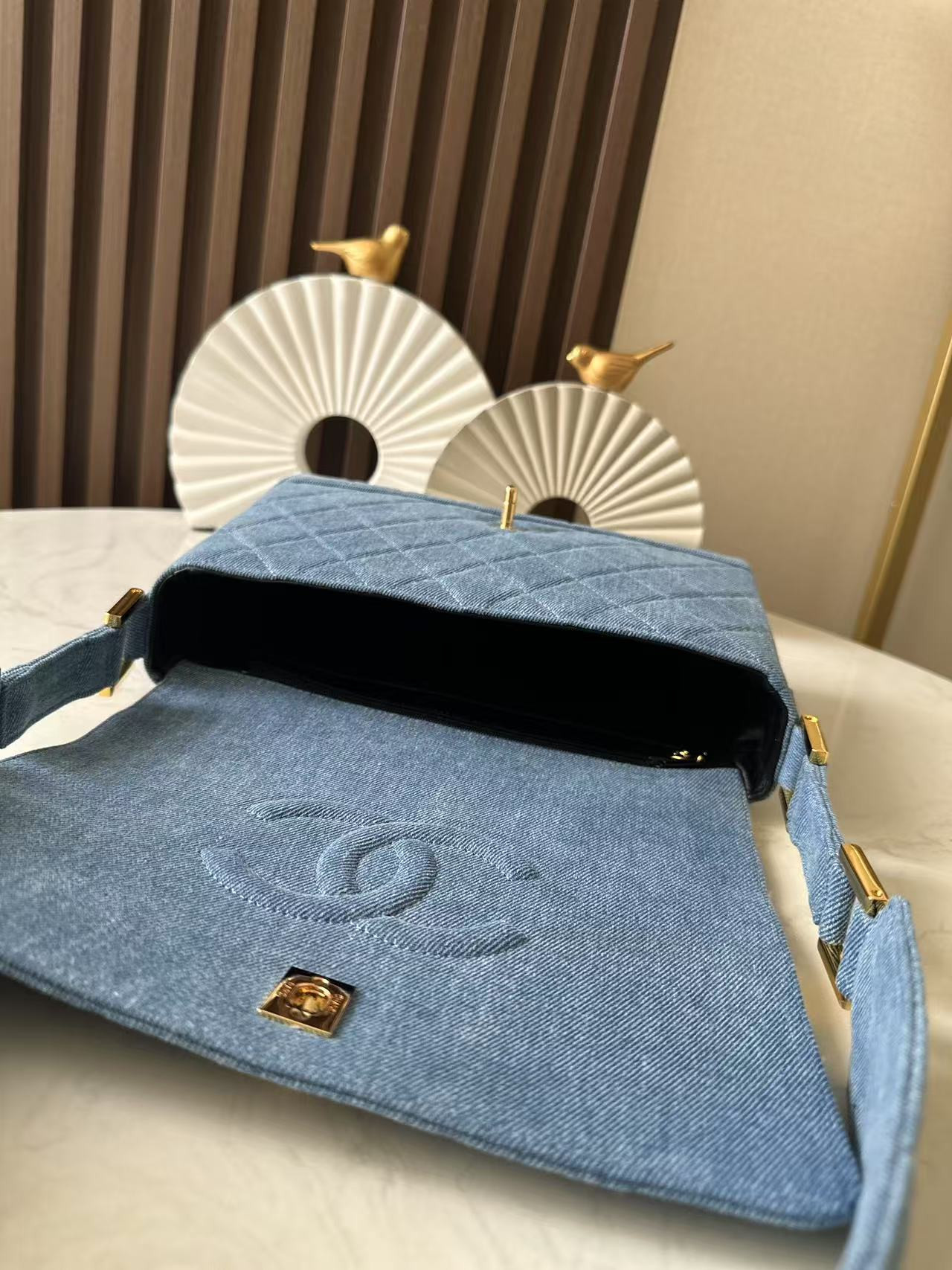 ch**el vintage De*1m shoulder bag 25.5x20x7cm