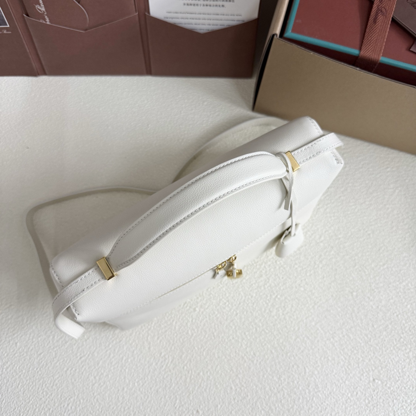 L0r0 P1ana Extra Pocket L27 Calfskin 16x27x10cm