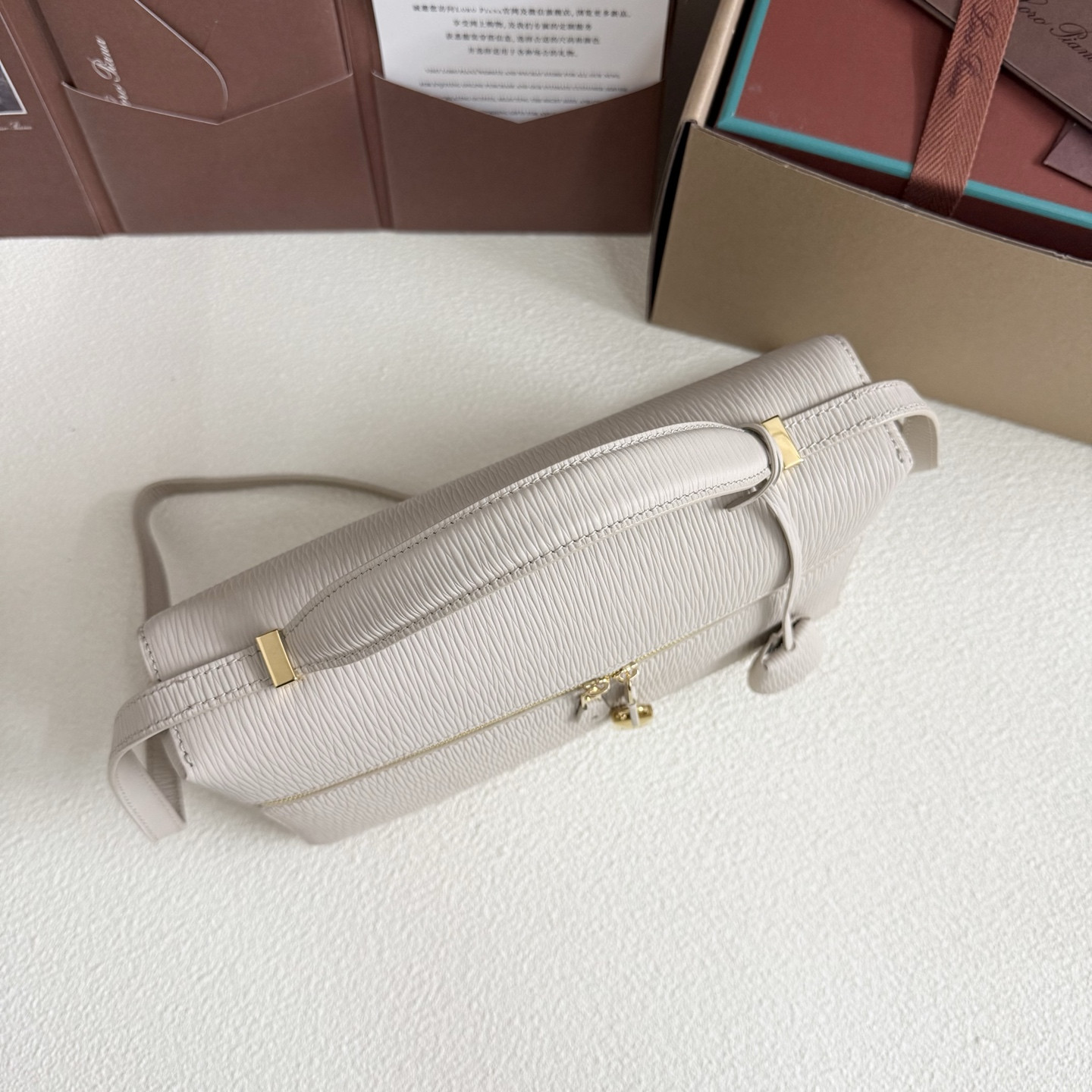 L0r0 P1ana Extra Pocket L27 Calfskin 16x27x10cm