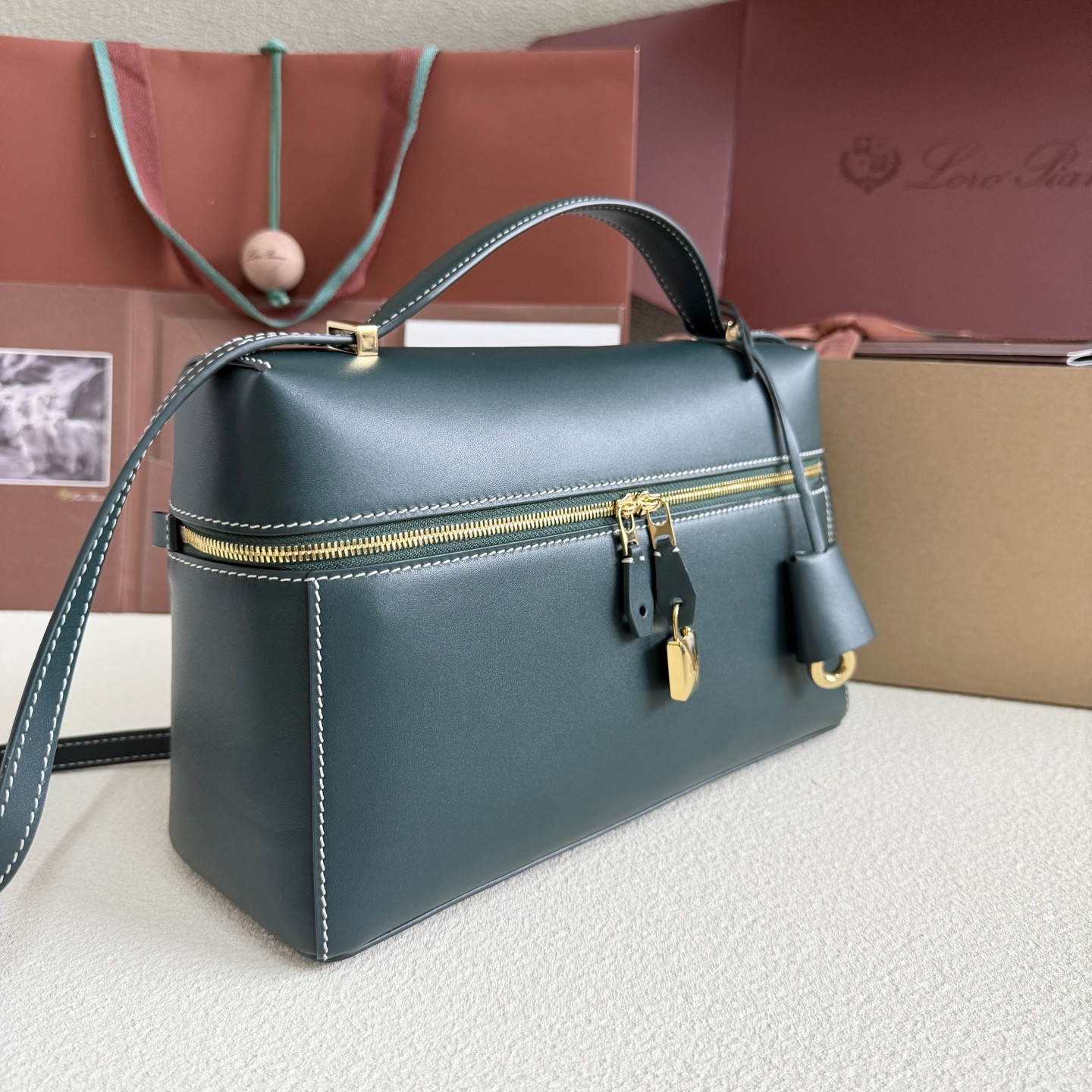 L0r0 P1ana Extra Pocket L27 Calfskin 16x27x10cm