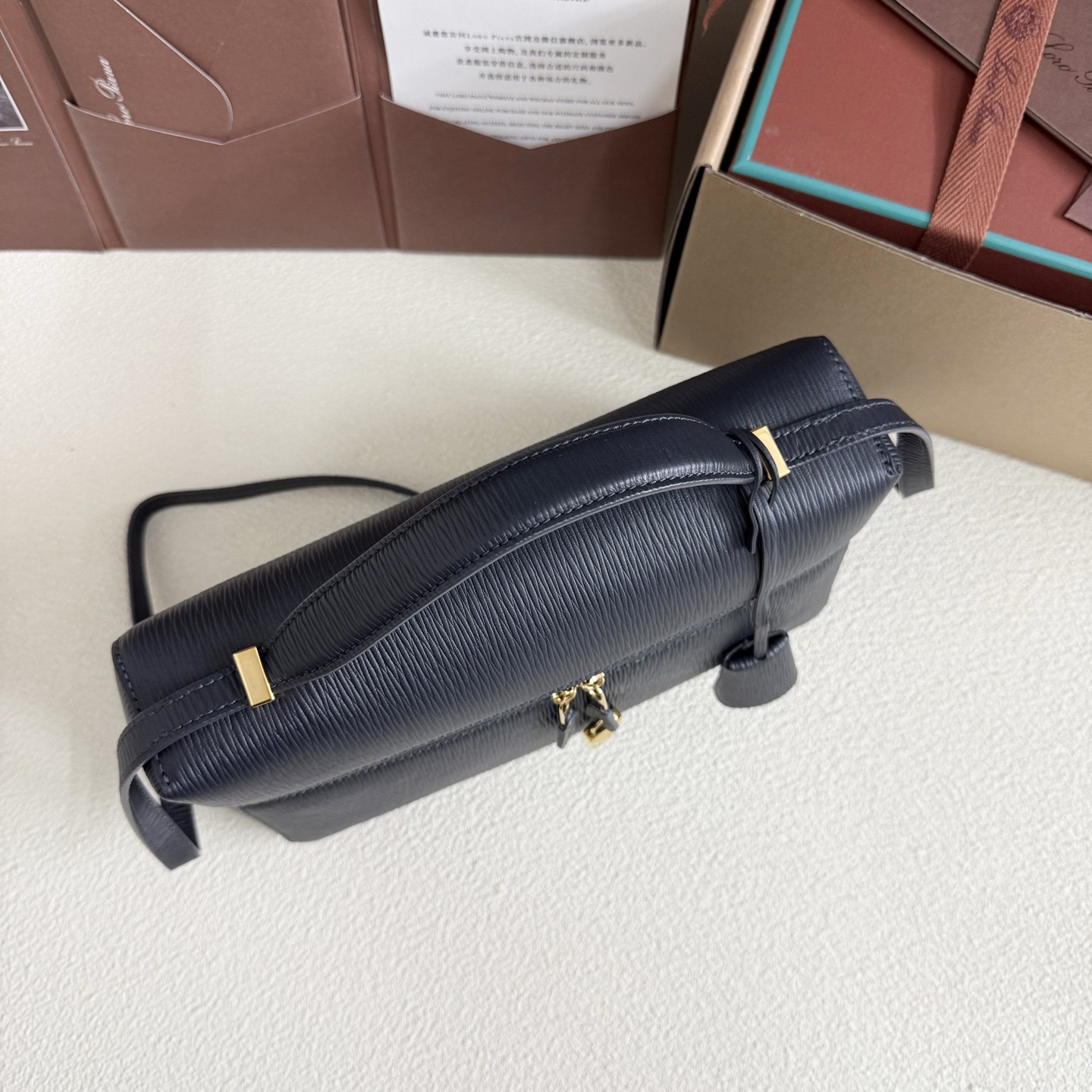 L0r0 P1ana Extra Pocket L27 Calfskin 16x27x10cm