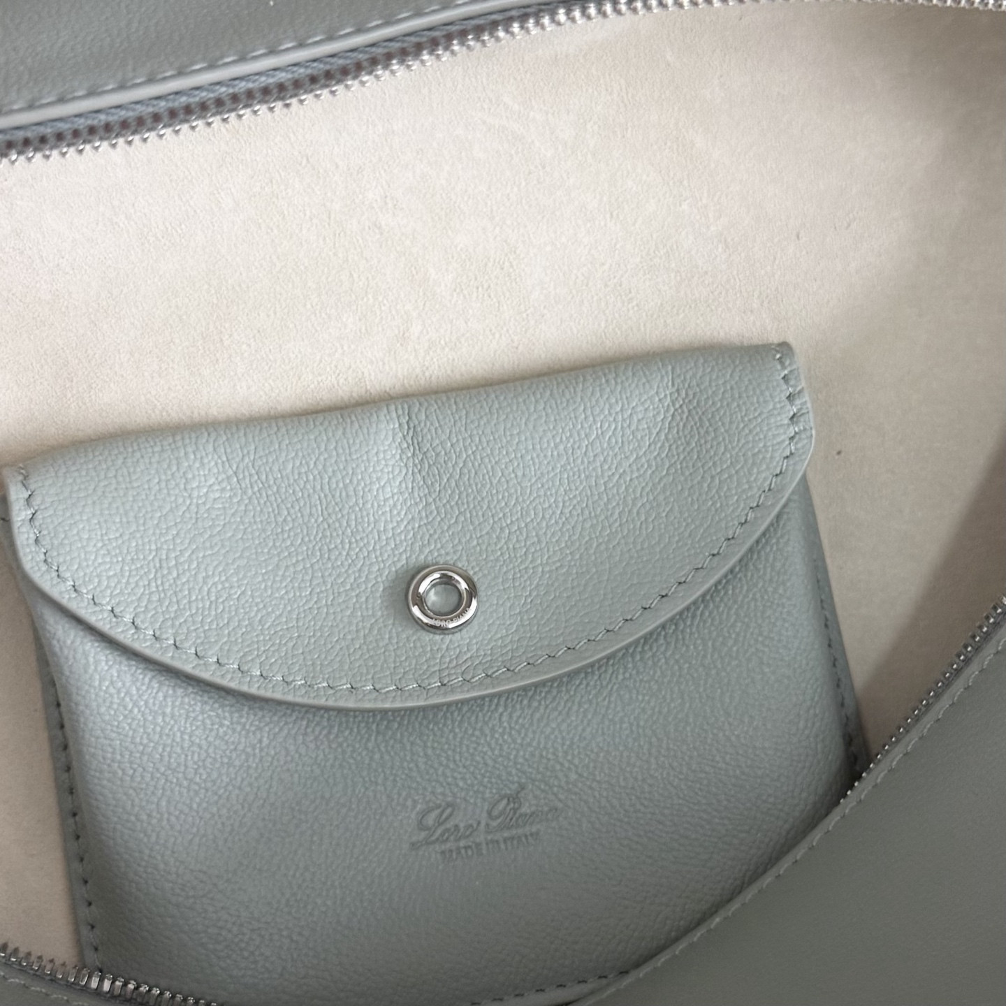 L0r0 P1ana Extra Pocket L27 Calfskin 16x27x10cm