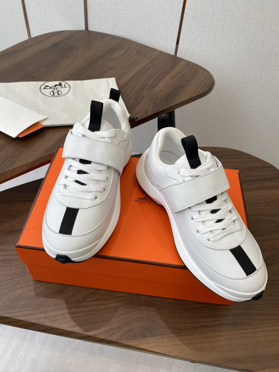 UA H**me5 Loop Sneaker