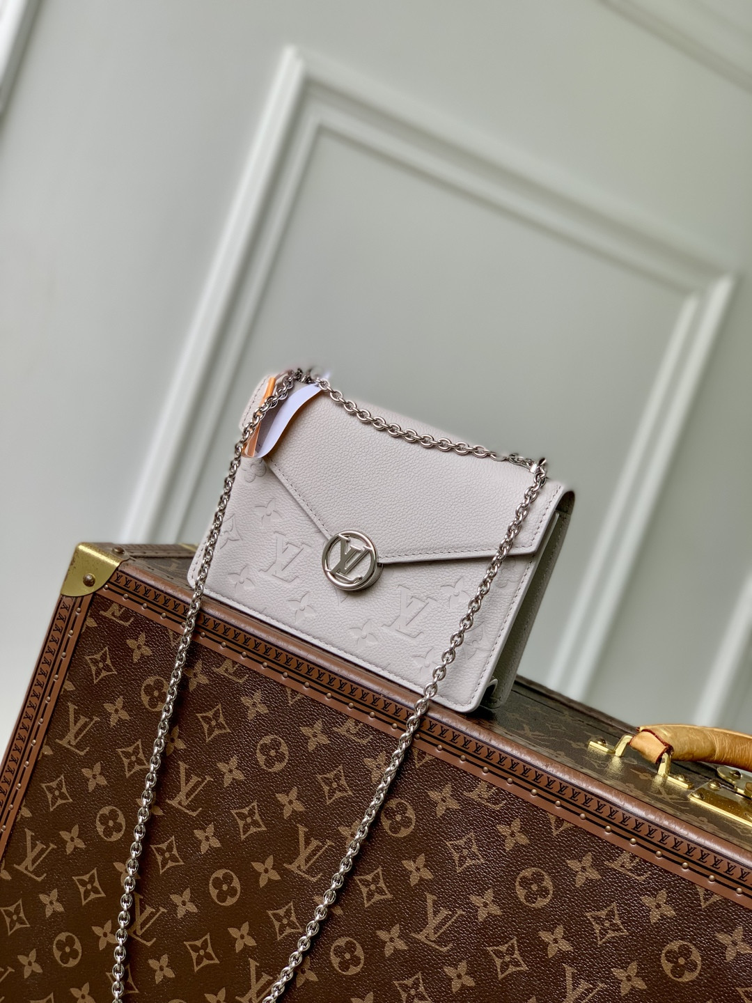 LV Wallet On Chain Rosy M13570 19.5x13.5x6.5cm