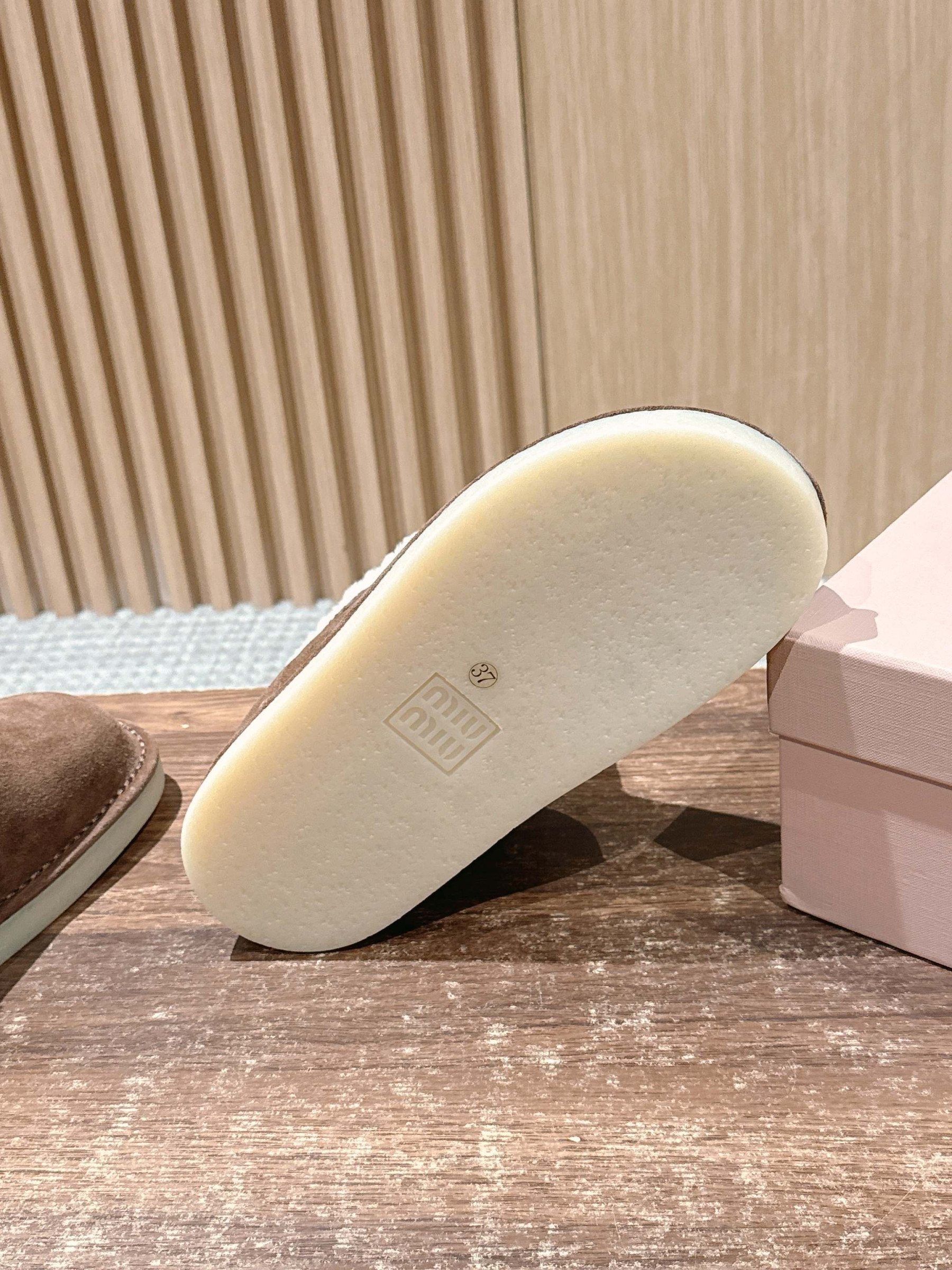 ua M1v M1v suede and shearling booties