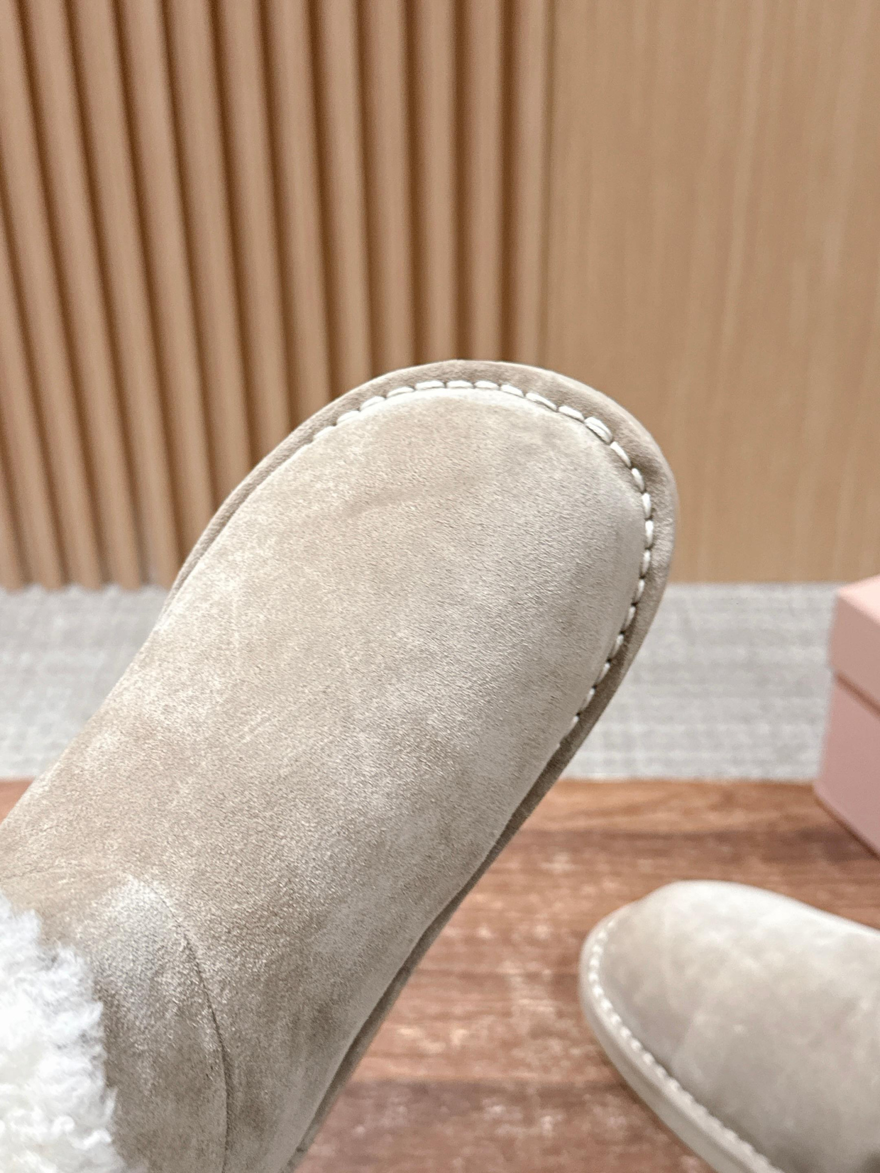 ua M1v M1v suede and shearling booties