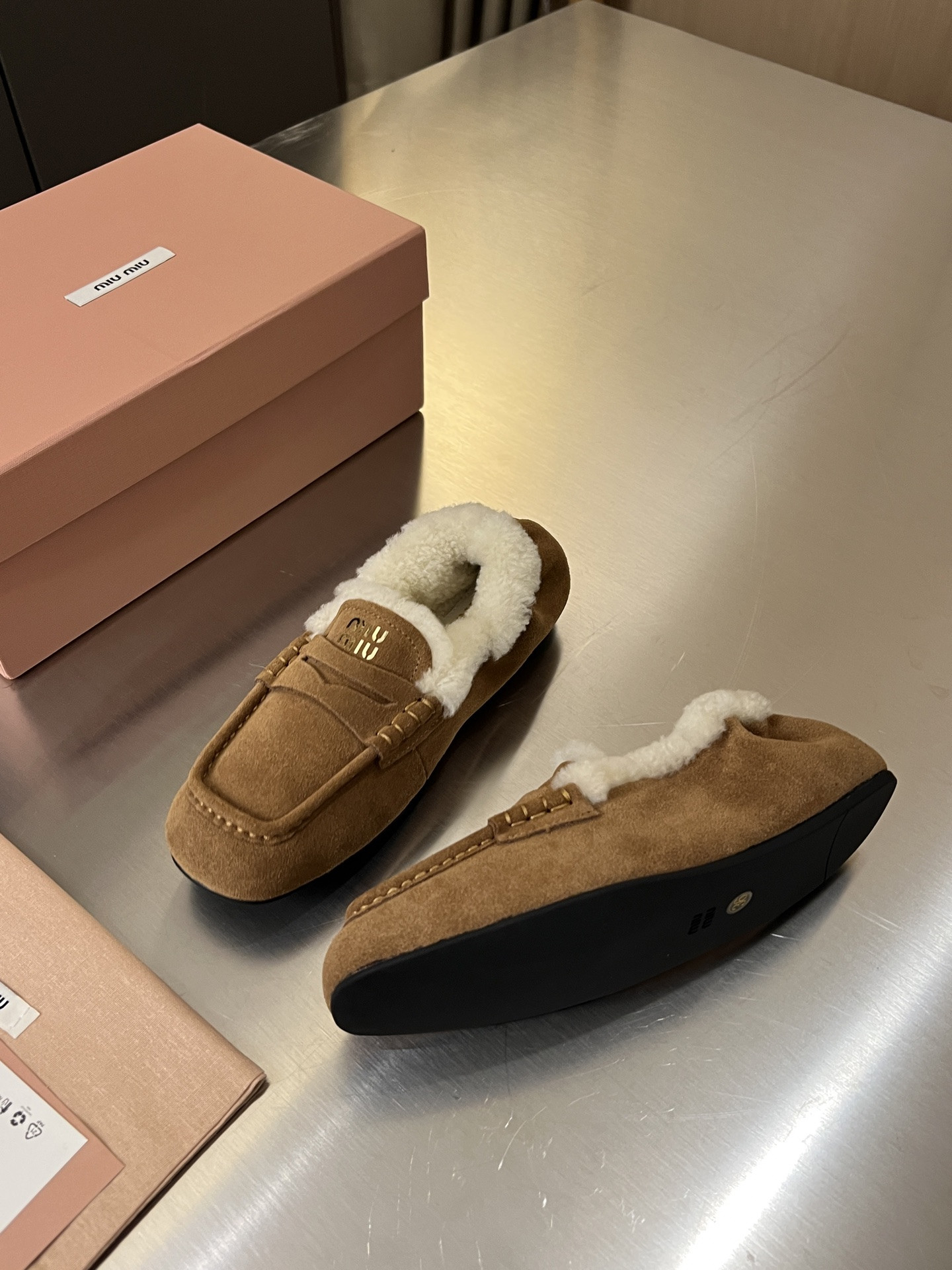 ua M1v M1v ruches suede loafers