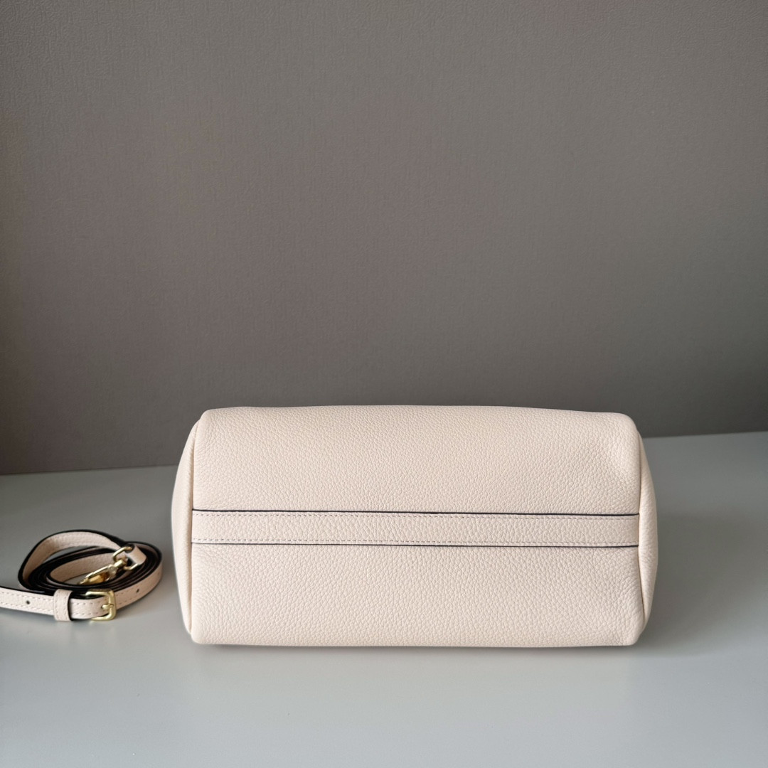 M1v M1v leather handbag 20x25.5x13cm