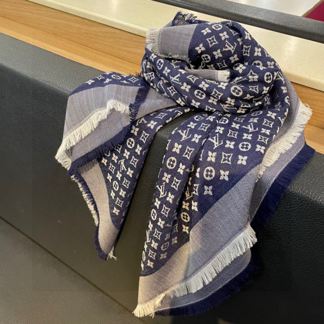 l0vis Vvtt0n monogram scarf 120x120cm 70% wool 30% silk