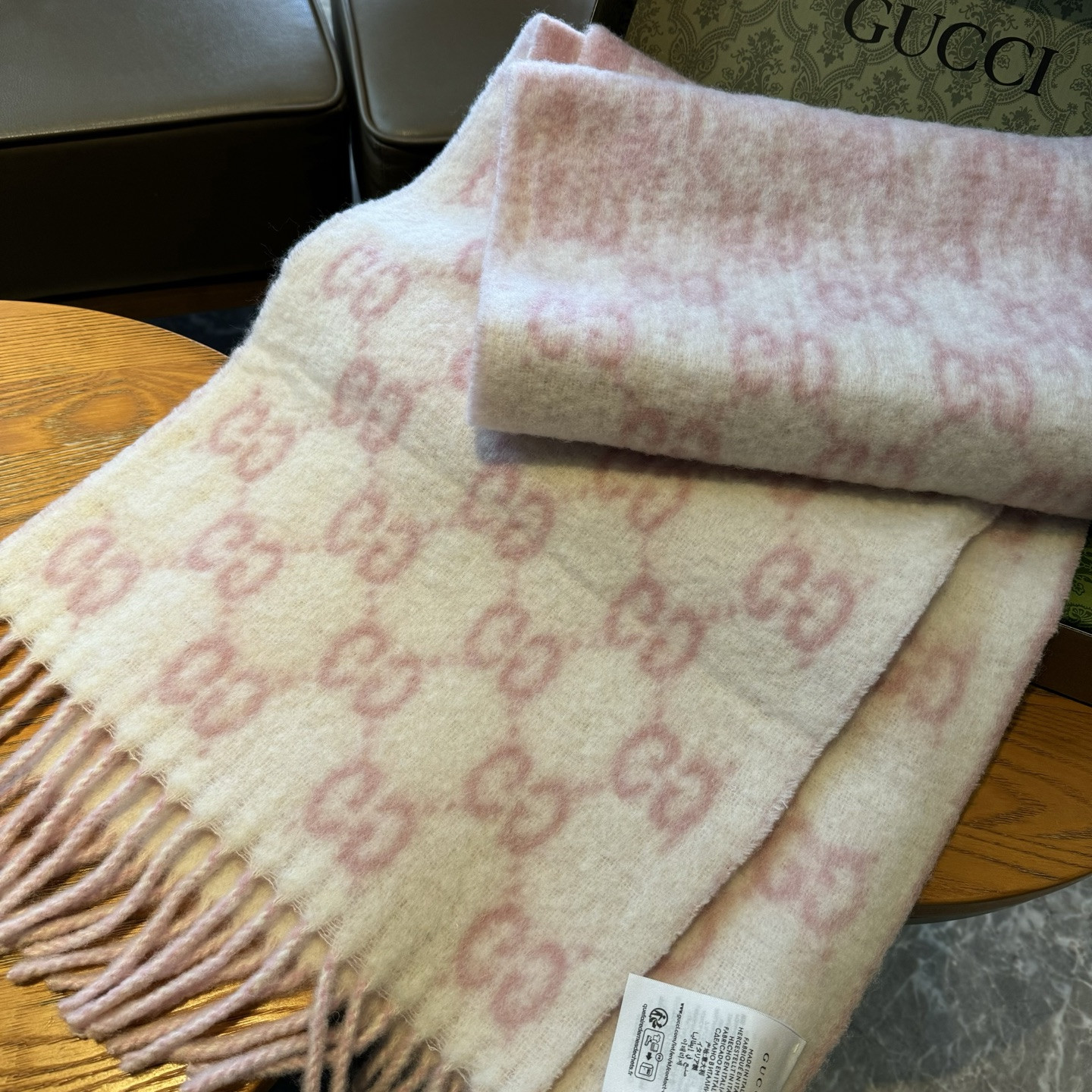 Gvc*1 gradient-colored scarf 200x37cm