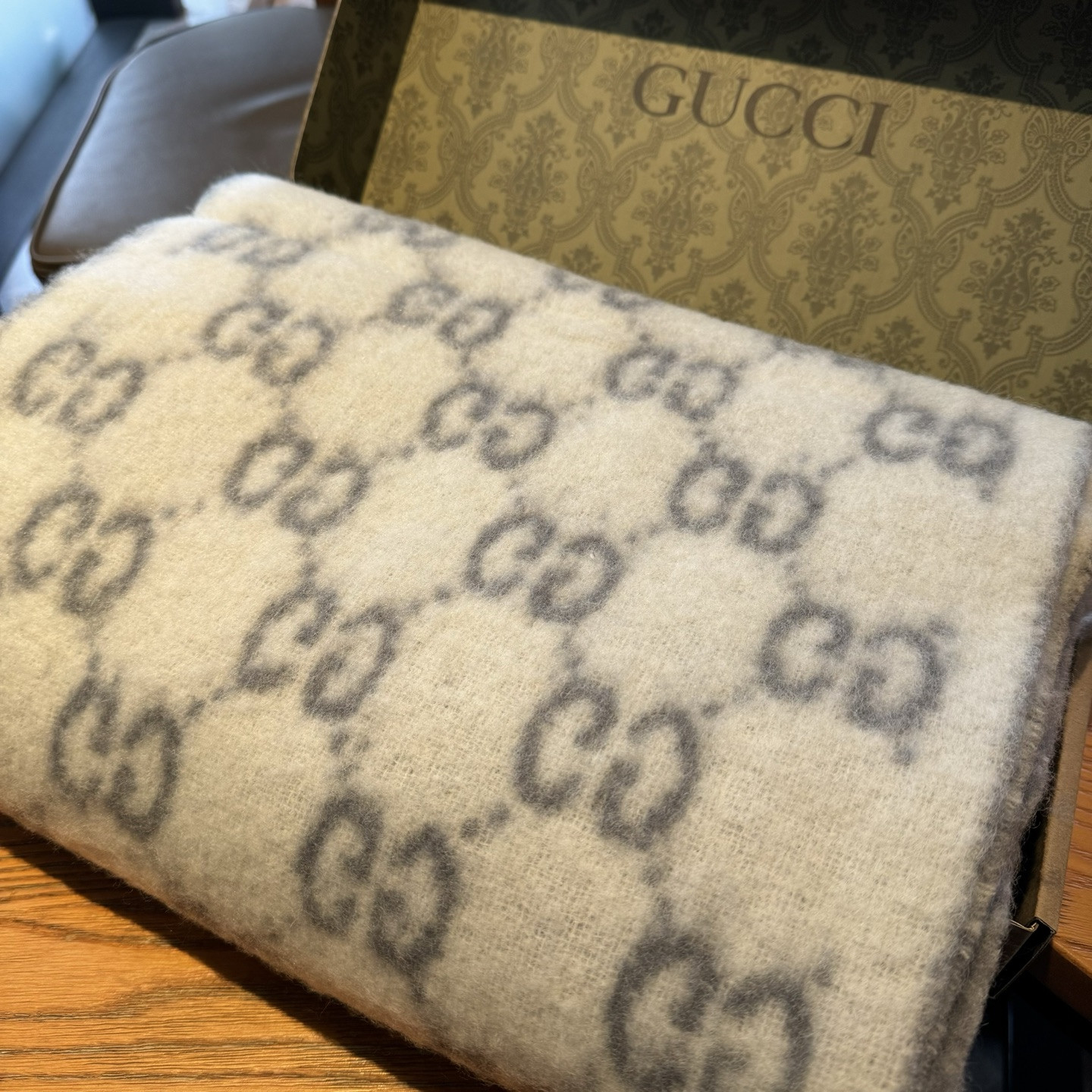 Gvc*1 gradient-colored scarf 200x37cm