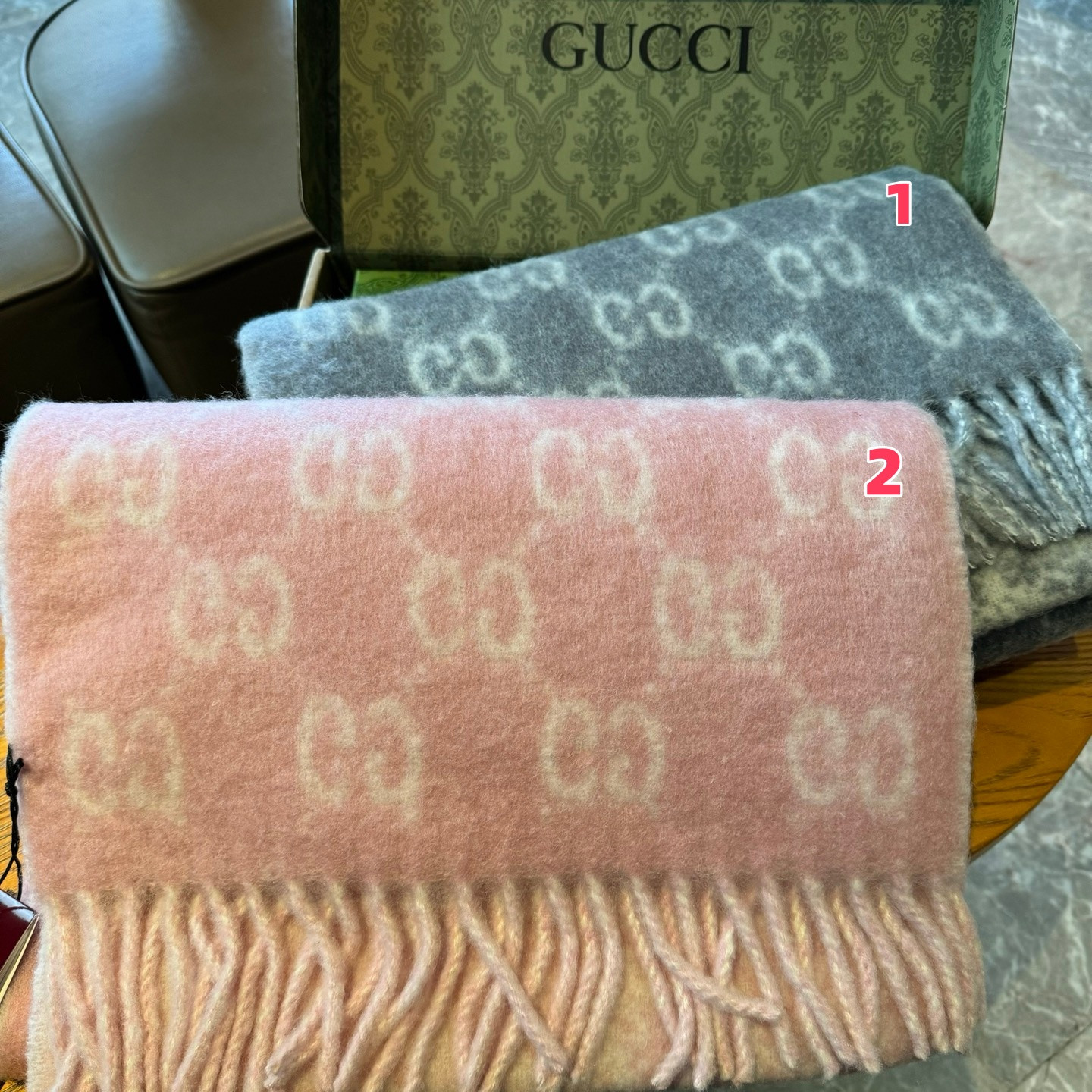 Gvc*1 gradient-colored scarf 200x37cm