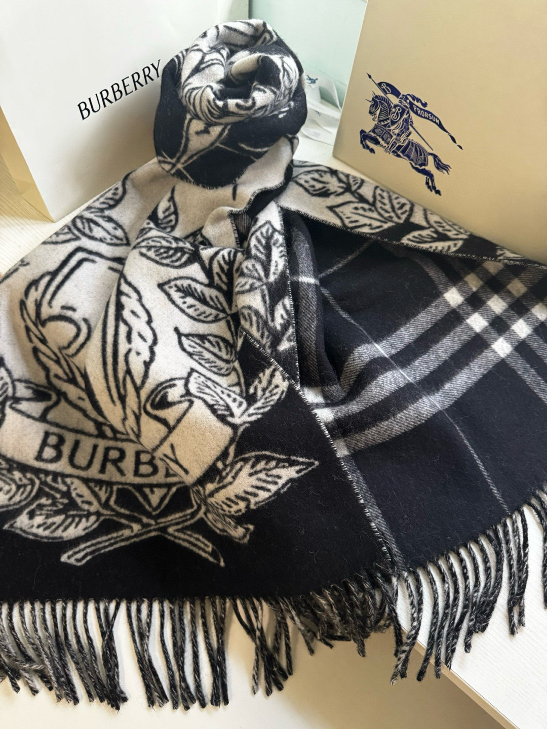 Bv*b*rry Wide Reversible Stormy Knight scarf 50x210cm
