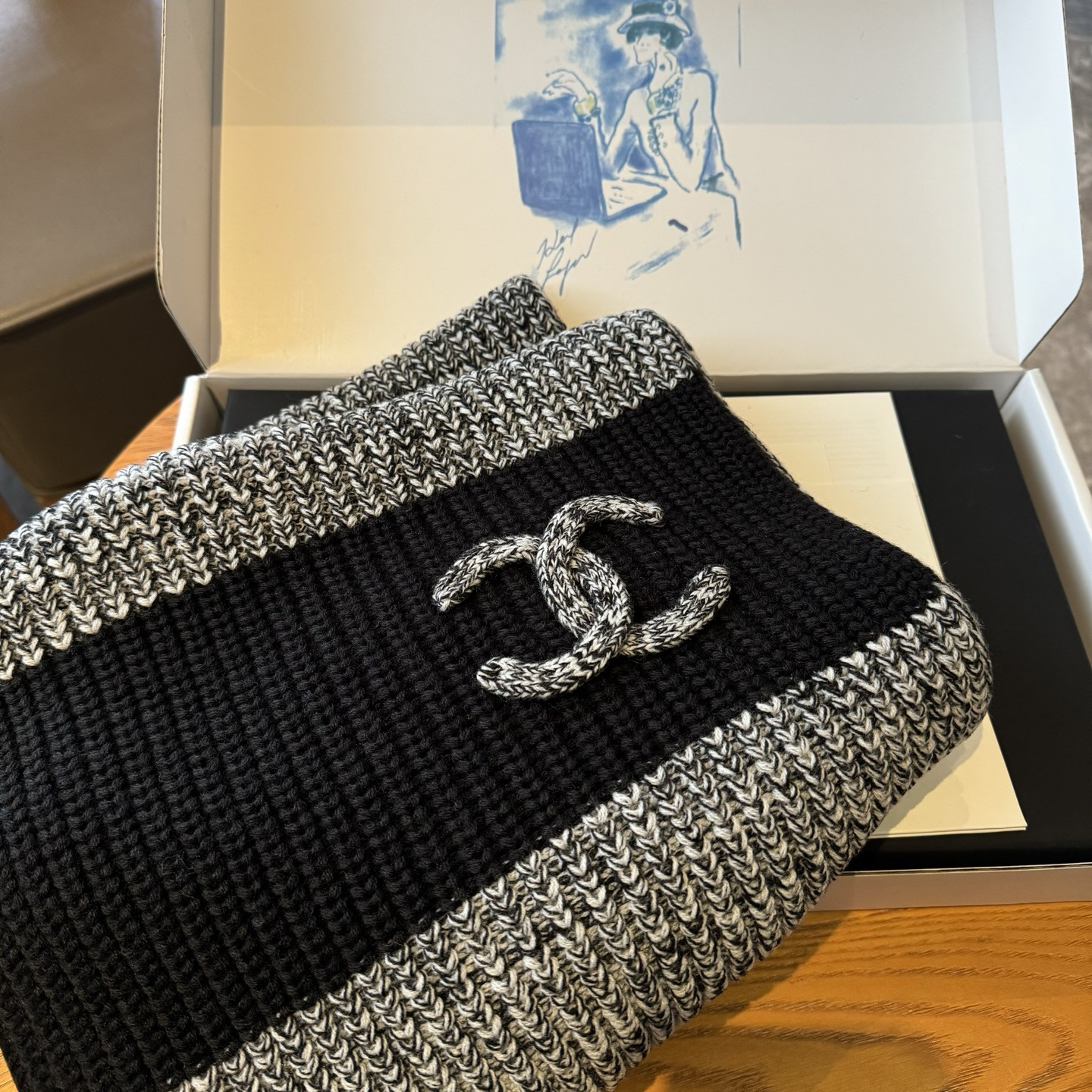Ch**el scarf 30x200cm 100% cashmere