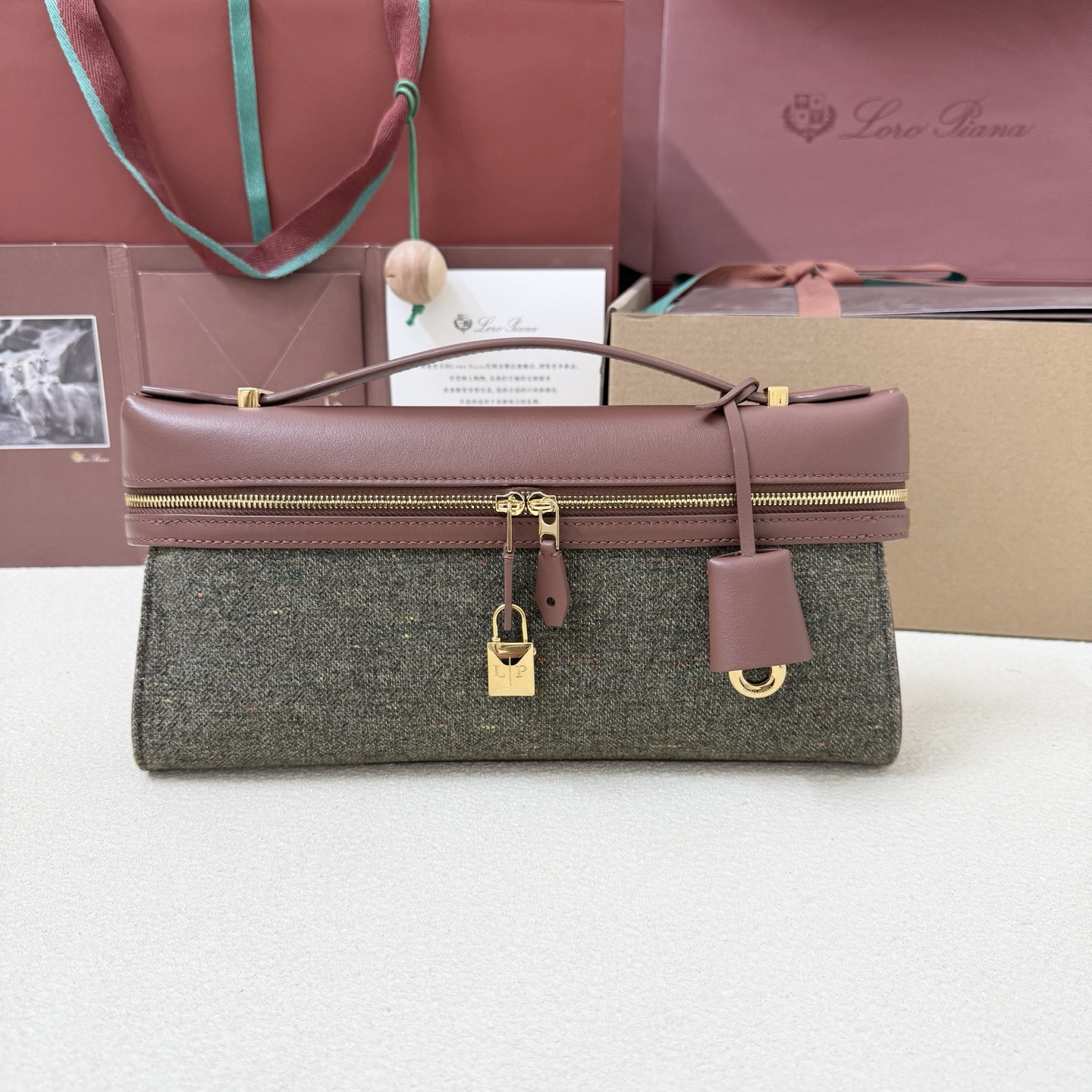 L0r0 P1ana Extra Clutch L29 29x14x3cm