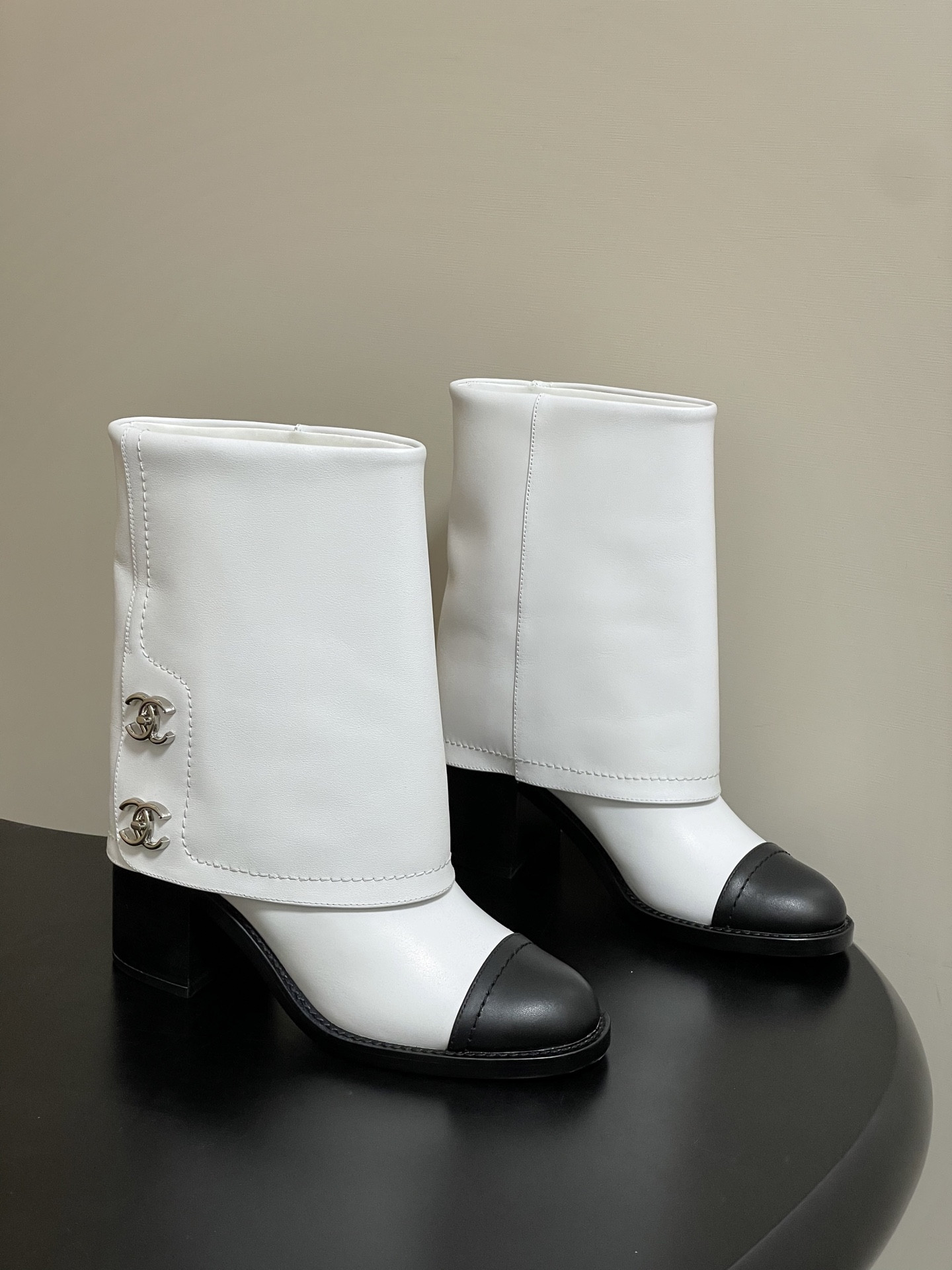 UA Ch**el Short Boots 7cm Heel