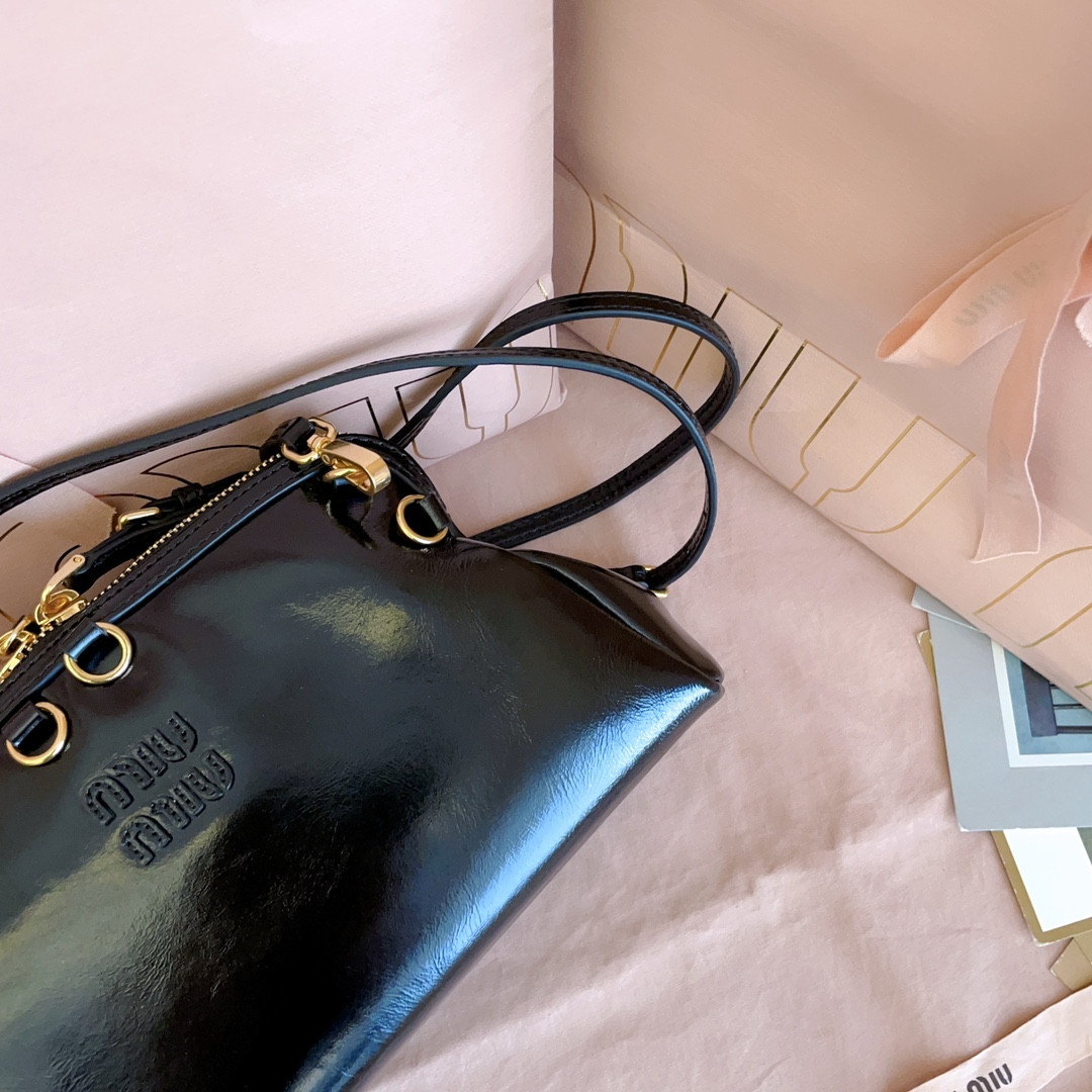 M1v M1v caprice leather clutch 14x24x8.5cm
